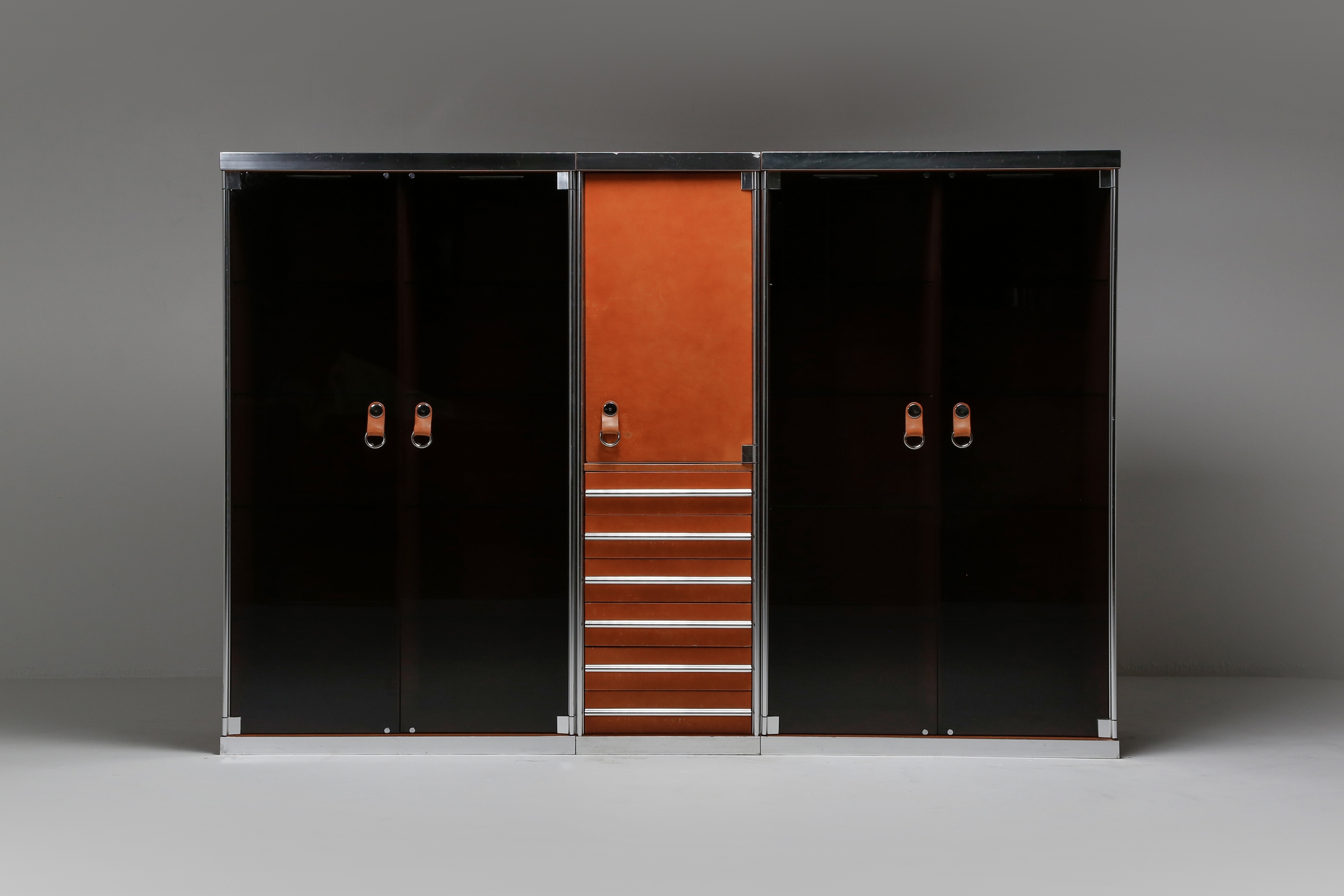 Italian design dresser in cognac leather, chrome and black glass for Hermès - 1970s