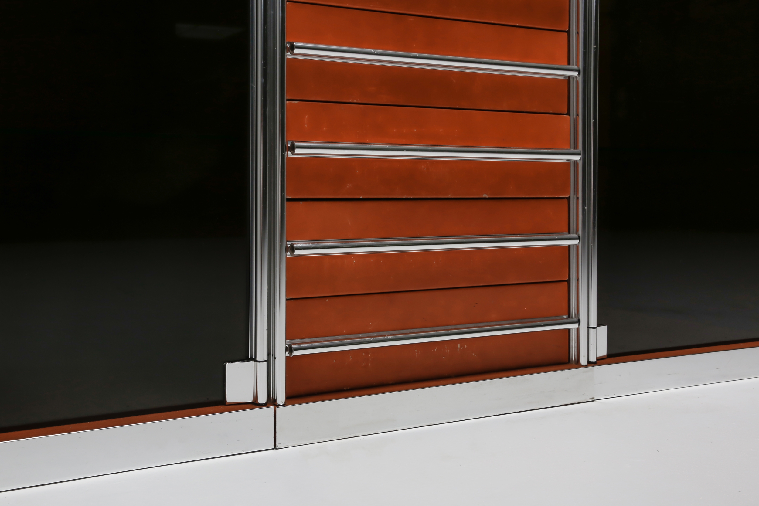 Italian design dresser in cognac leather, chrome and black glass for Hermès - 1970s