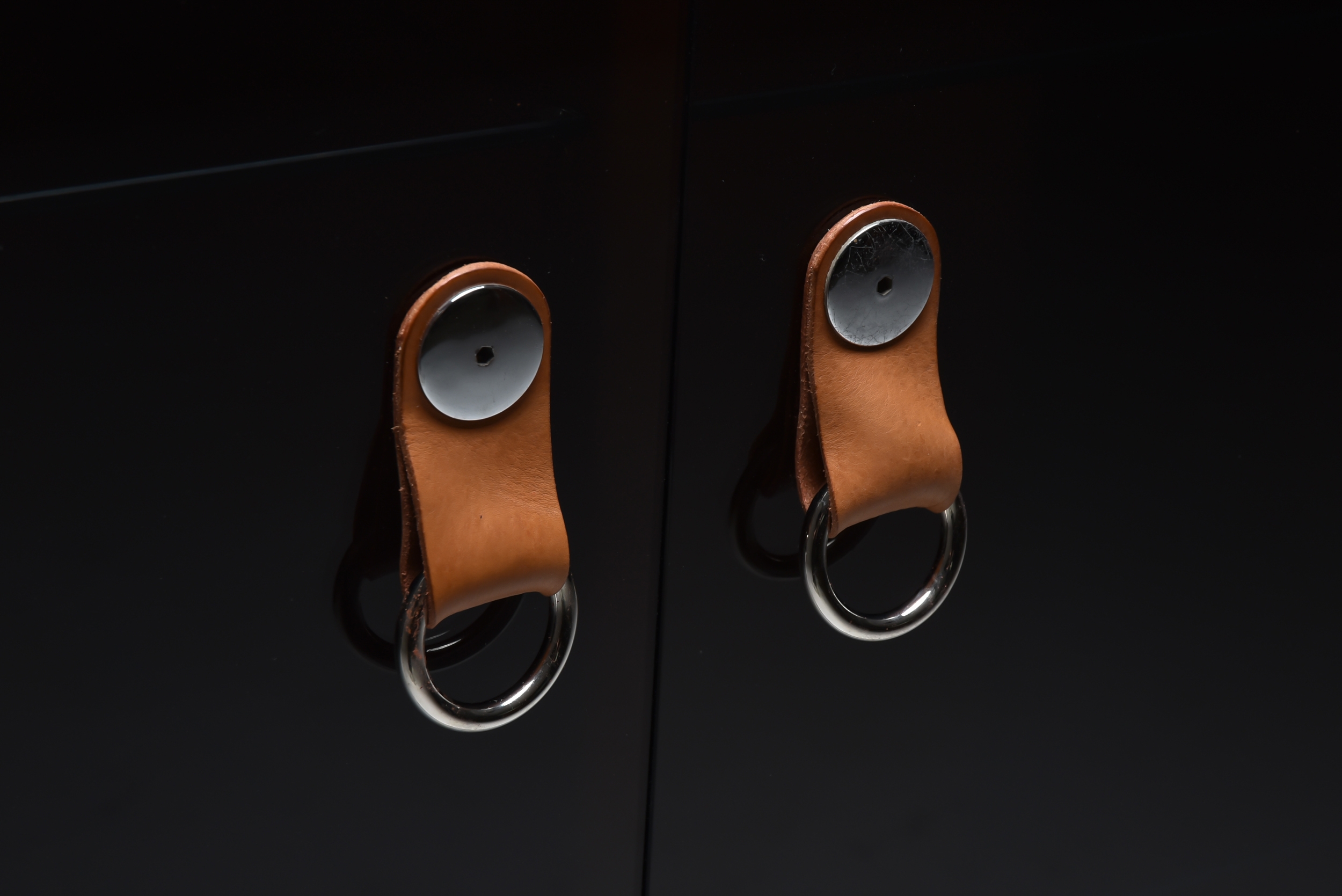 Italian design dresser in cognac leather, chrome and black glass for Hermès - 1970s