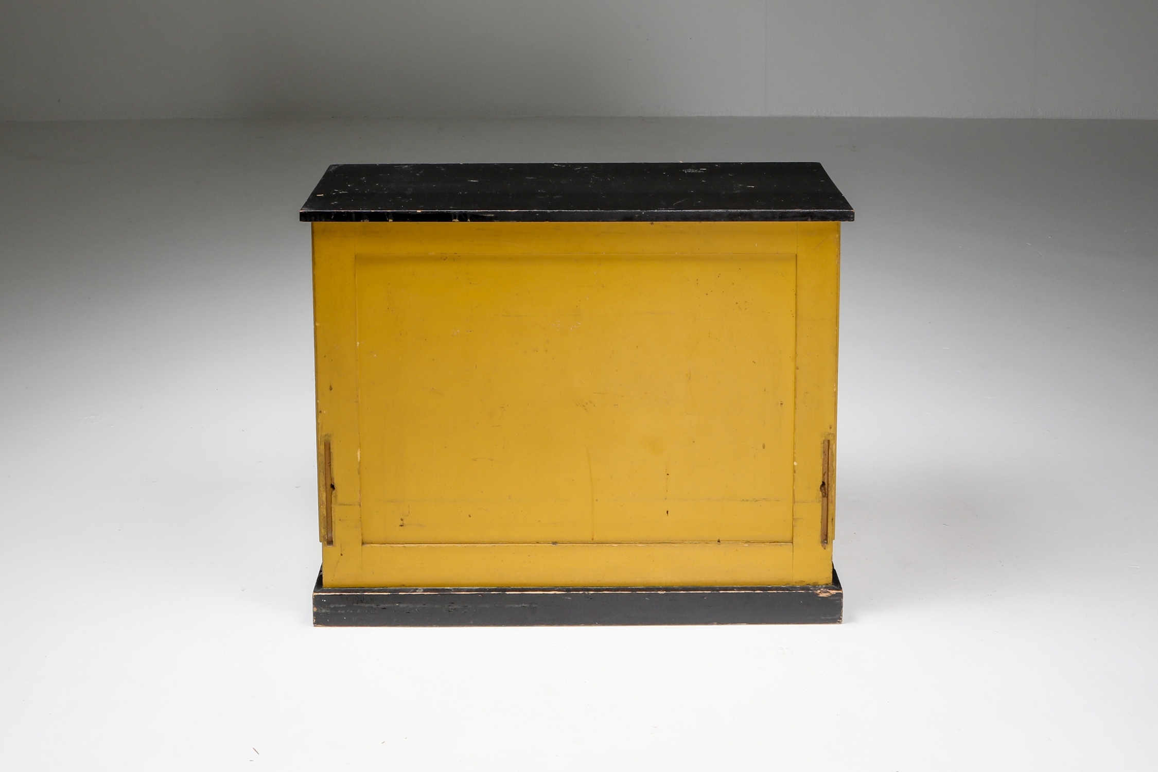 Shelve Cabinet by Dutch Modernist H. Wouda - 1924