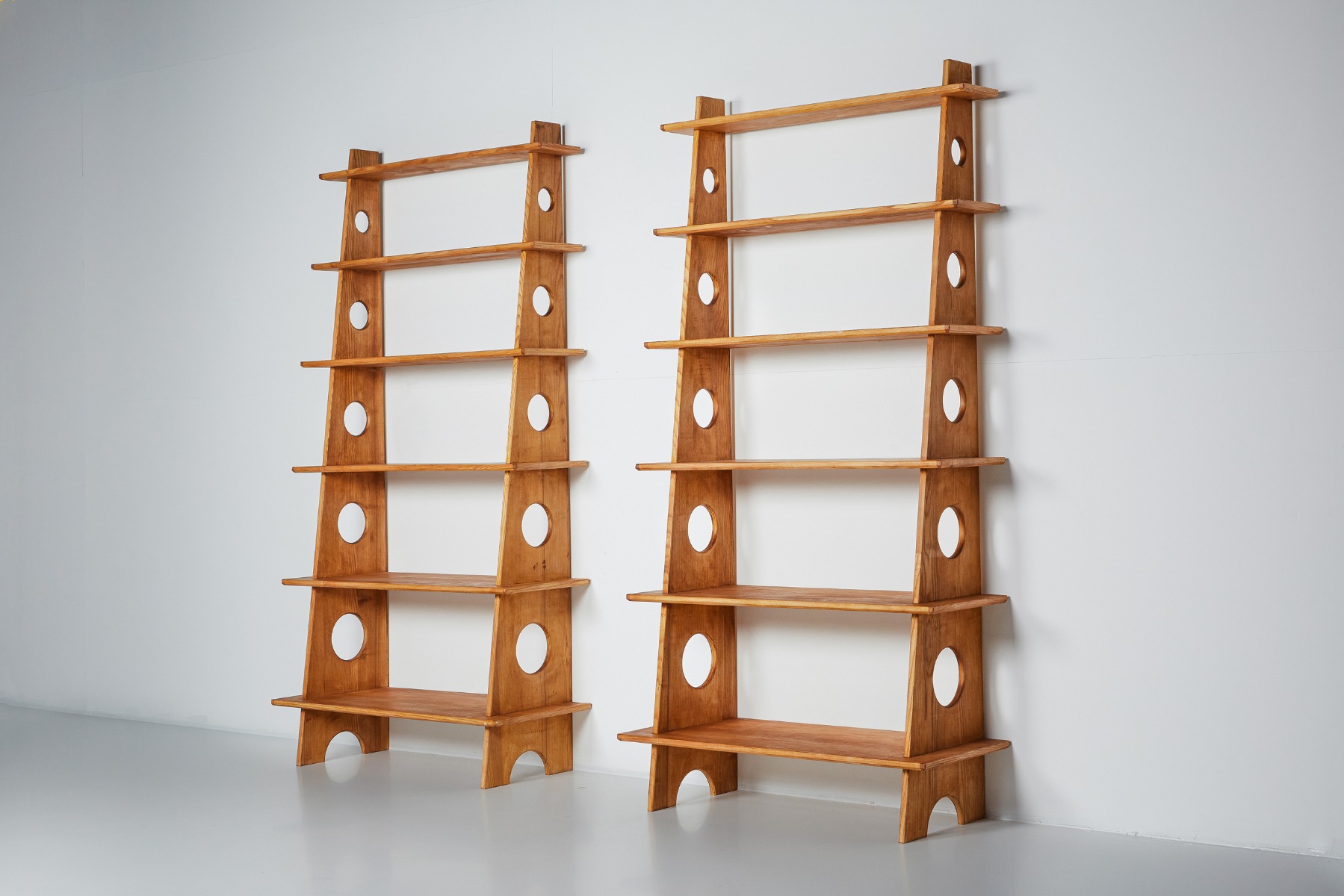 Italian Design Bookshelves In Solid Elm - 1970's