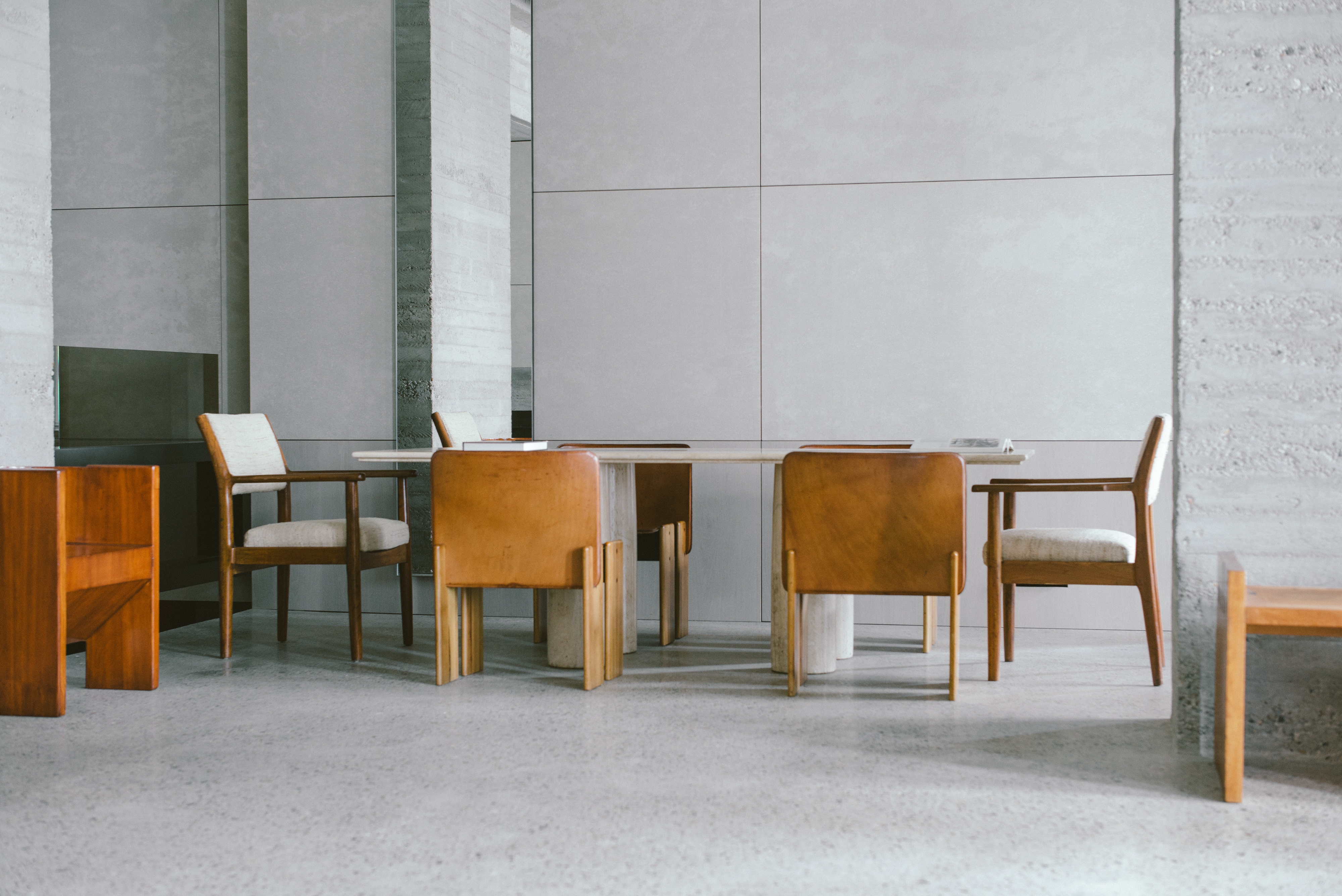 Travertine Dining Table by Mario Bellini 'Il Colonnato' - 1970s