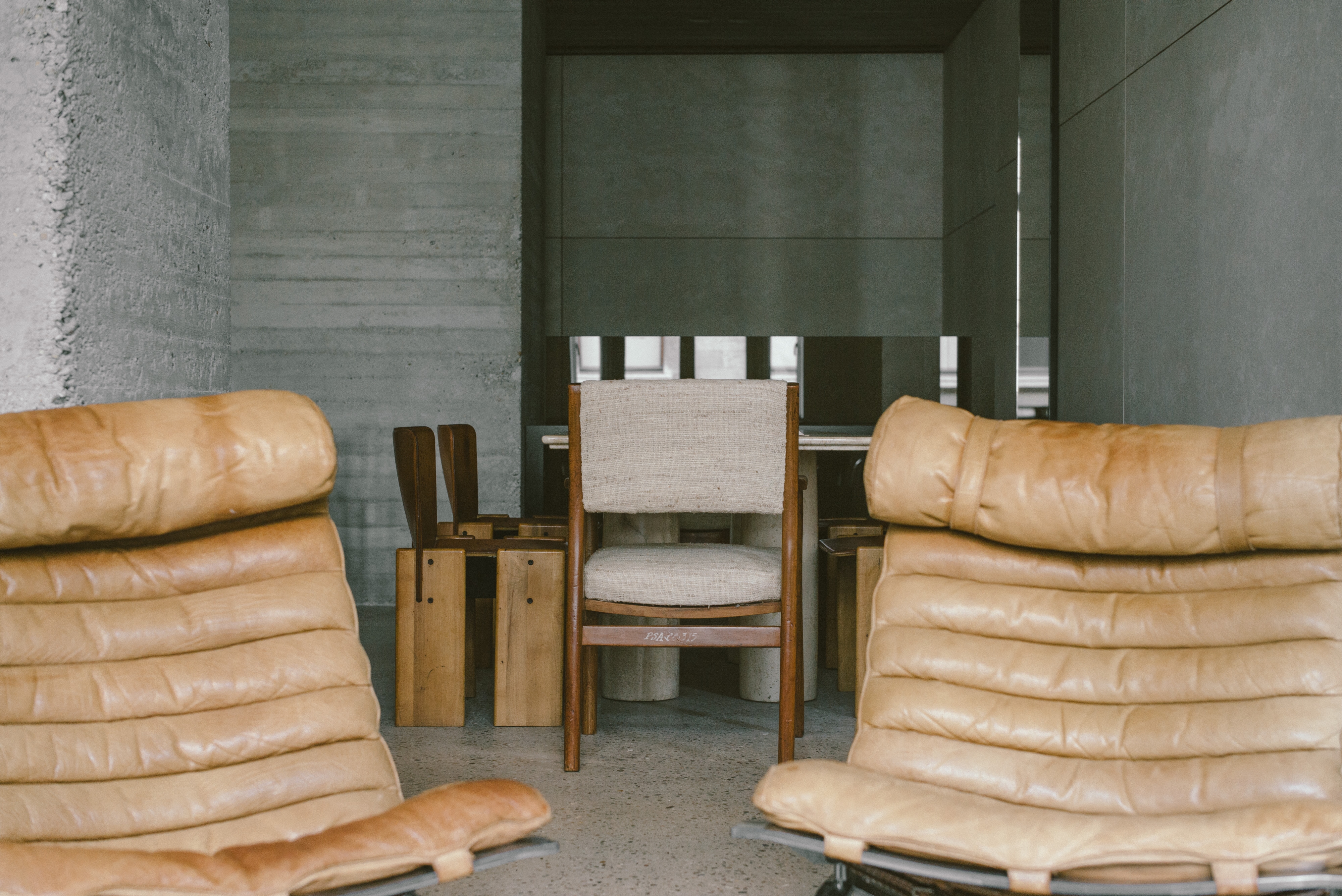 Travertine Dining Table by Mario Bellini 'Il Colonnato' - 1970s
