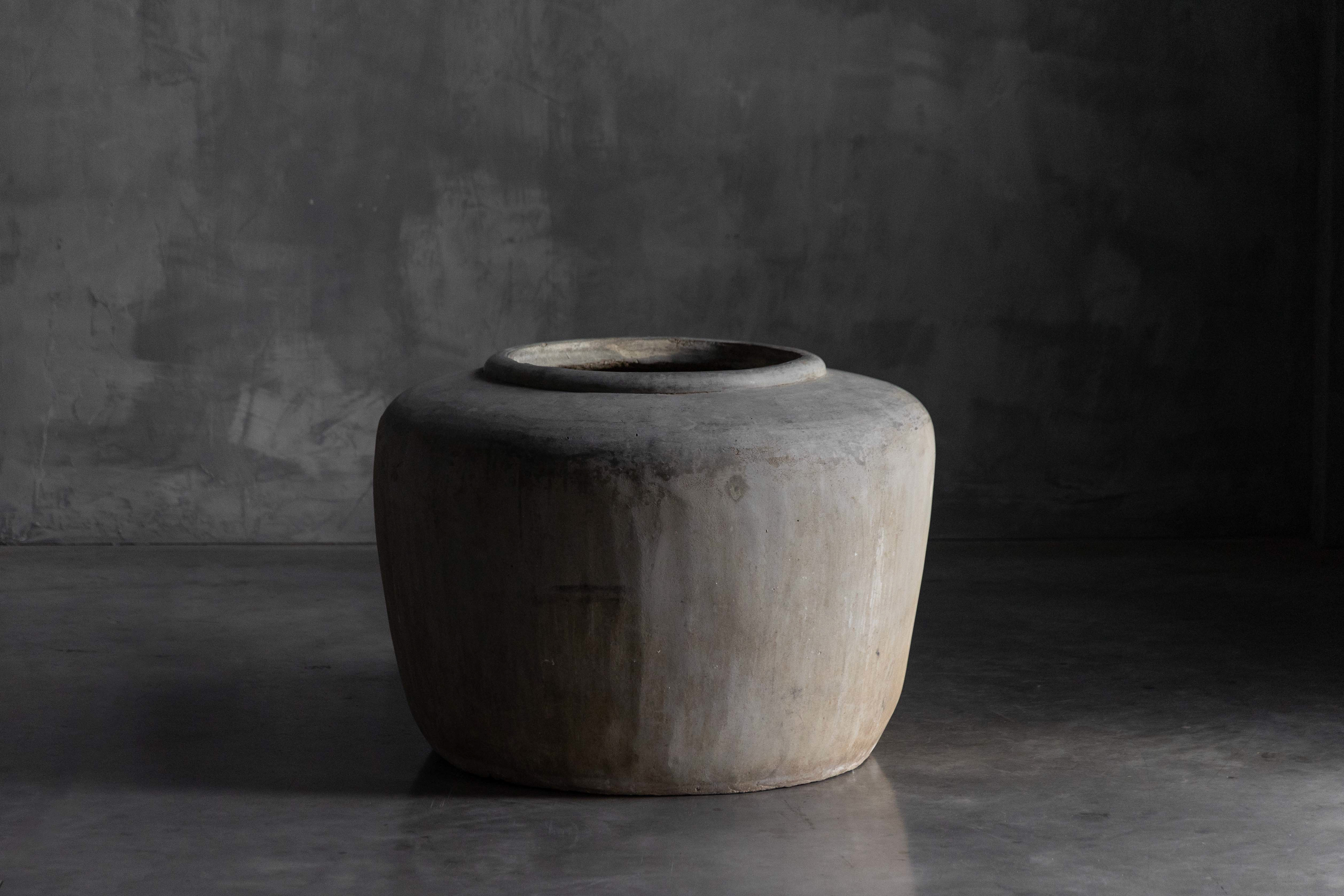 Large Mediterranean Concrete Pot - 19th Century 