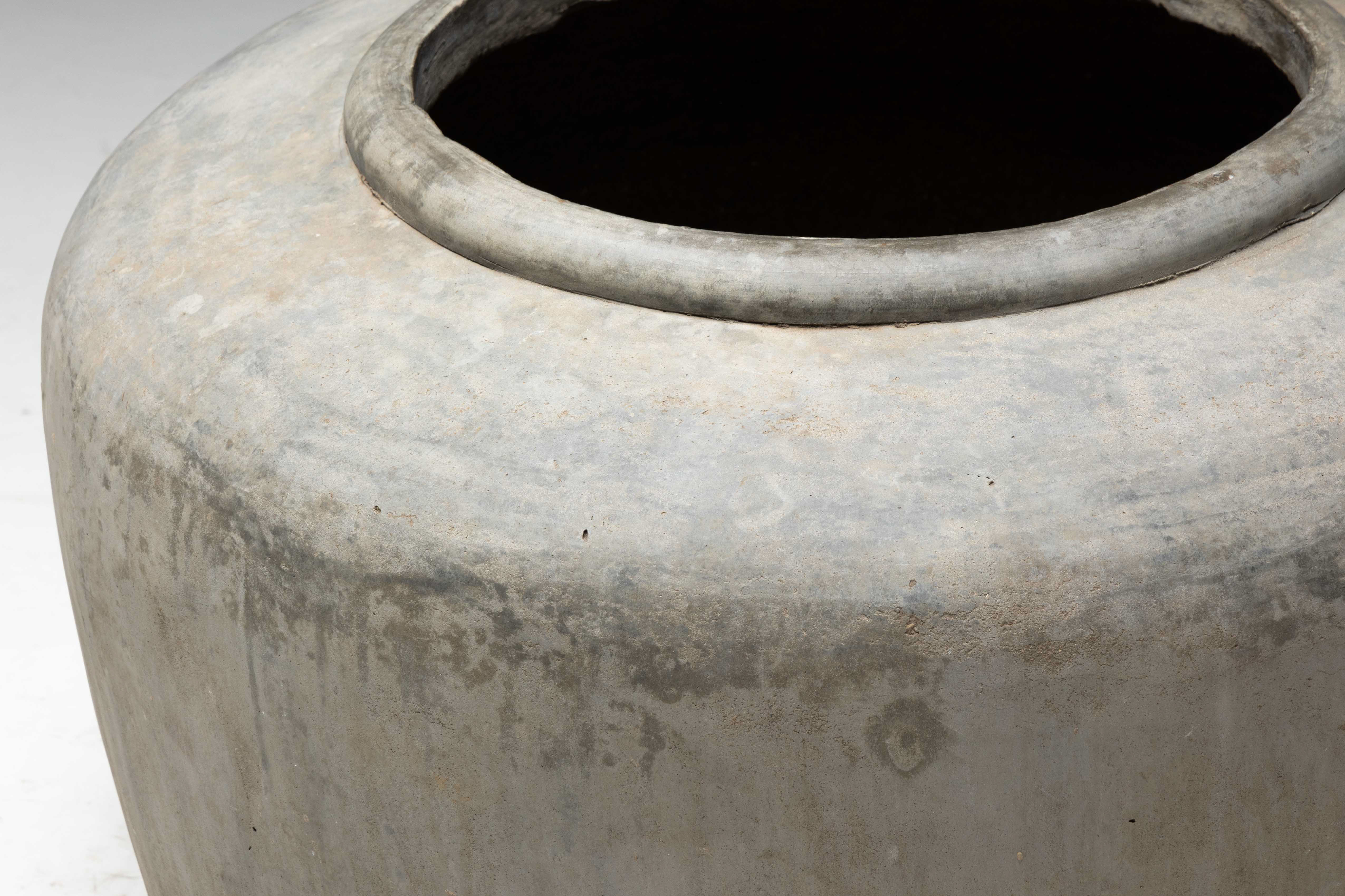 Large Mediterranean Concrete Pot - 19th Century 