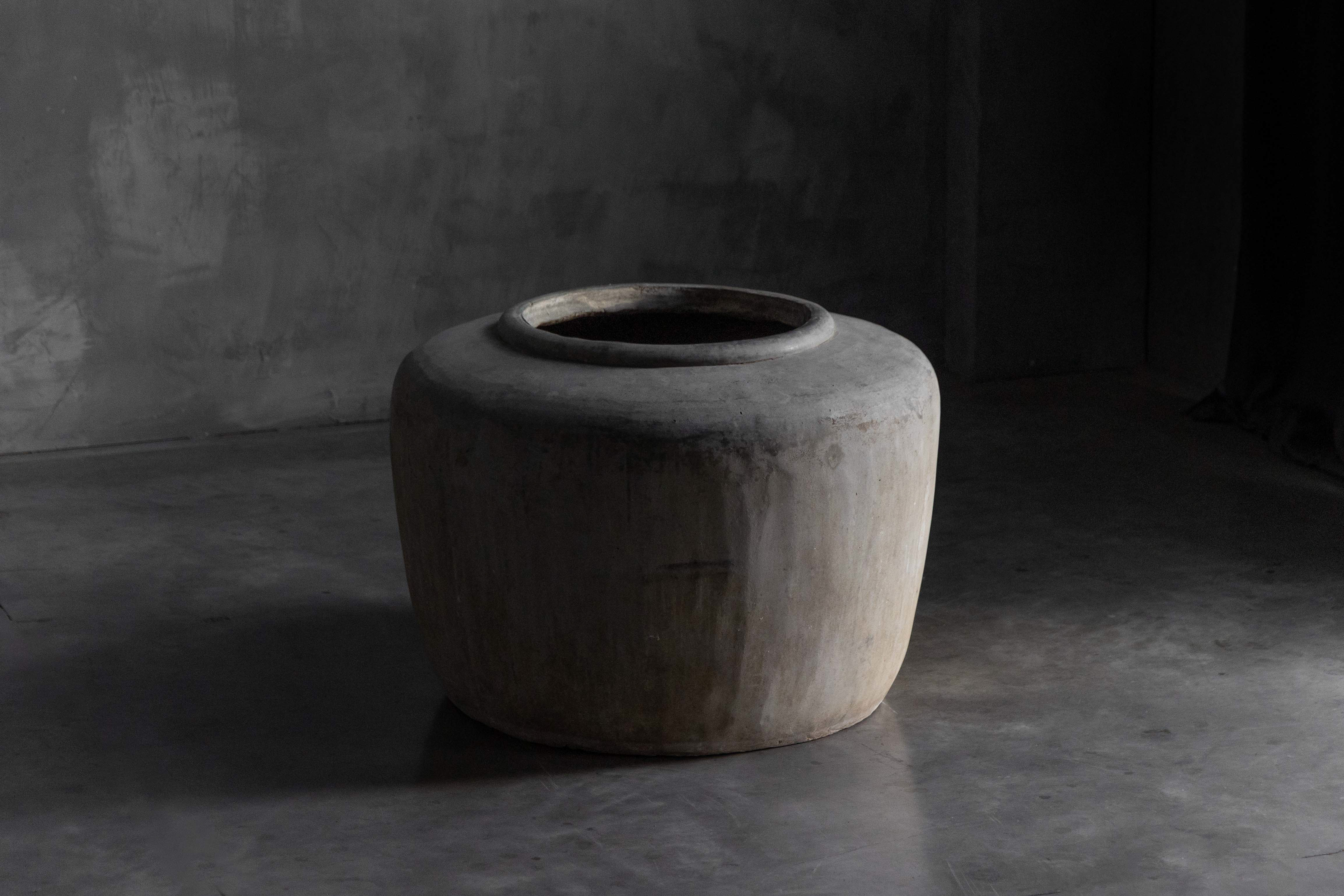 Large Mediterranean Concrete Pot - 19th Century 