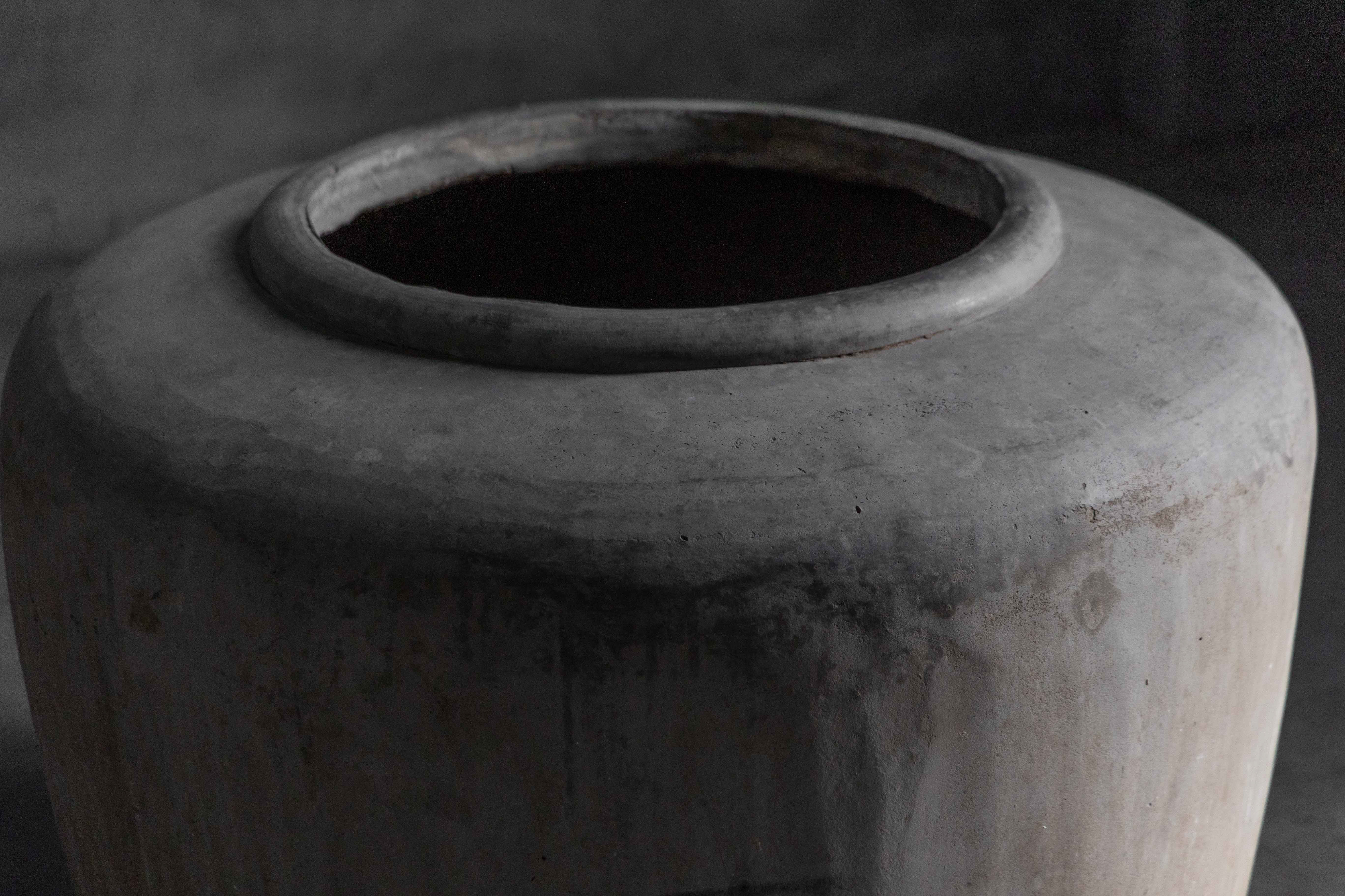Large Mediterranean Concrete Pot - 19th Century 