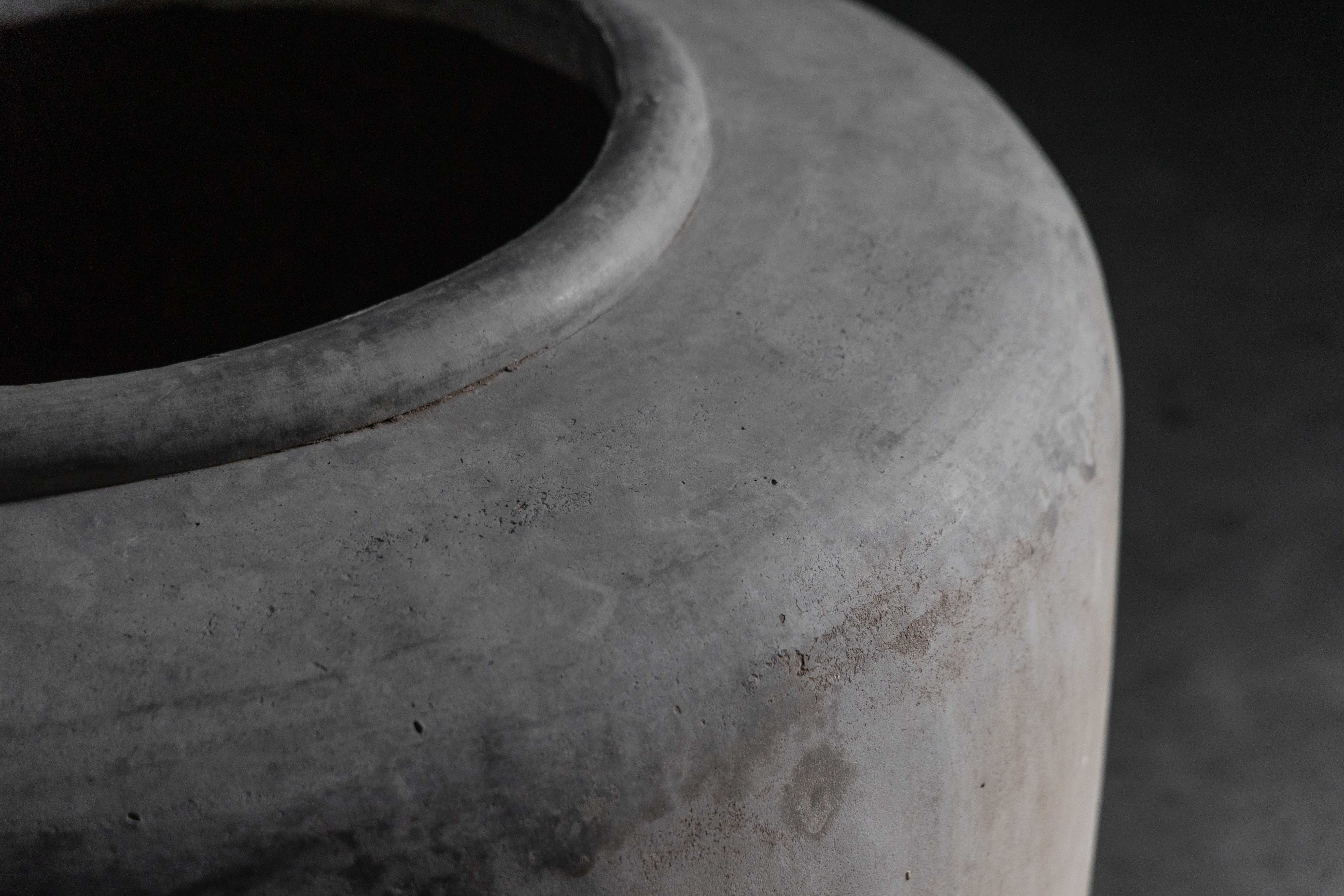 Large Mediterranean Concrete Pot - 19th Century 