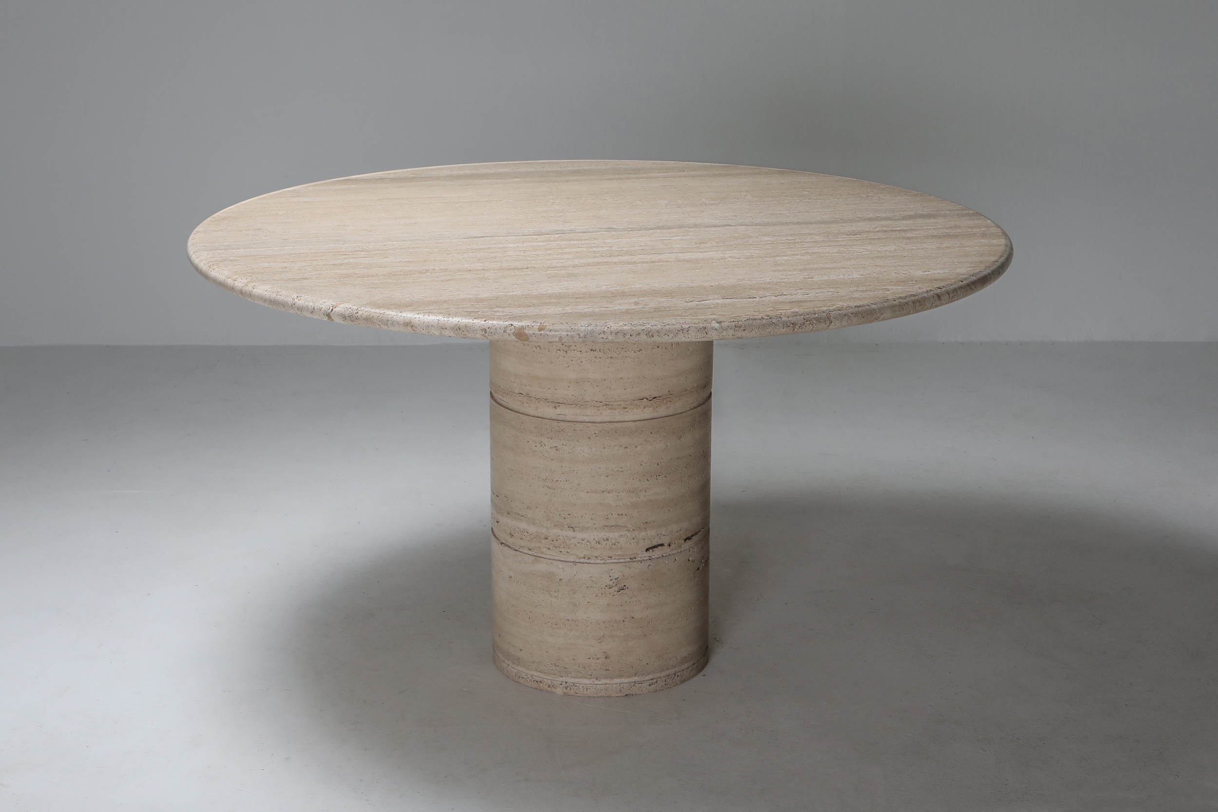 Angelo Mangiarotti round travertine dining table - 1970s