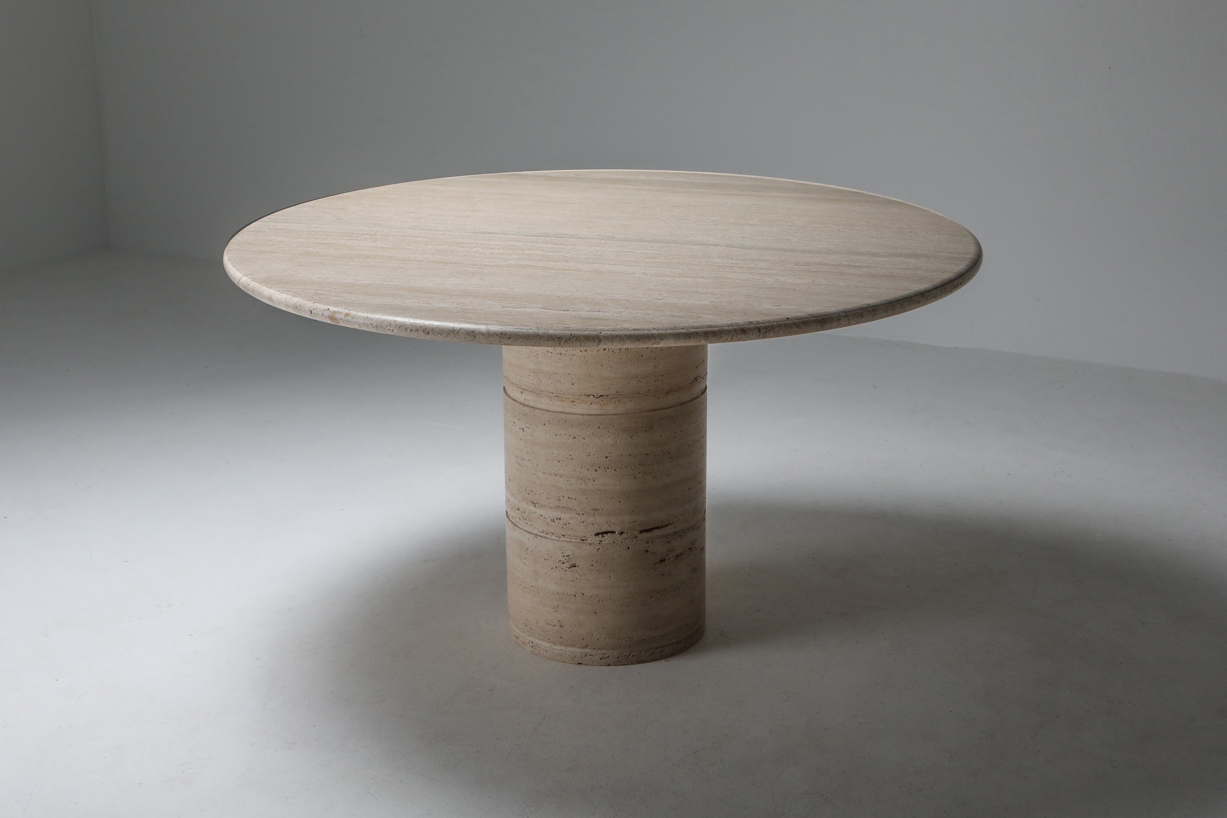 Angelo Mangiarotti round travertine dining table - 1970s