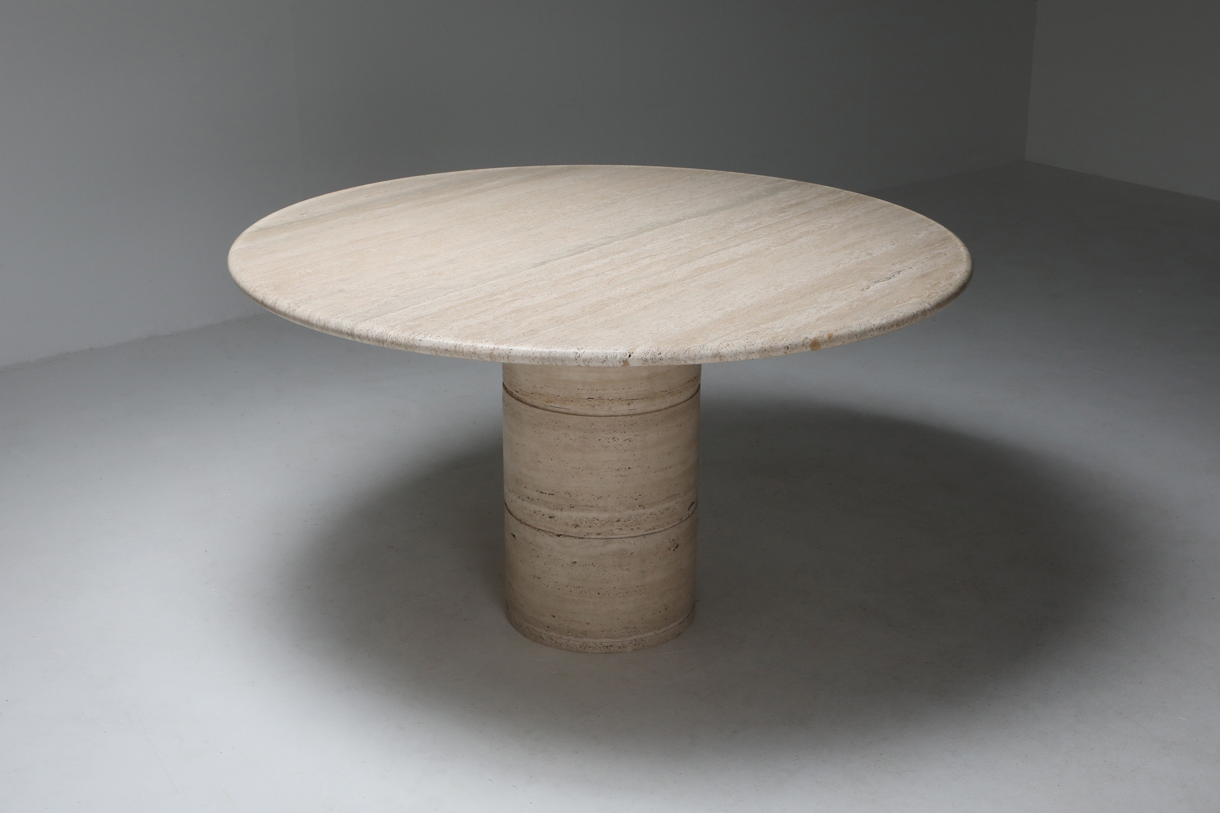 Angelo Mangiarotti round travertine dining table - 1970s