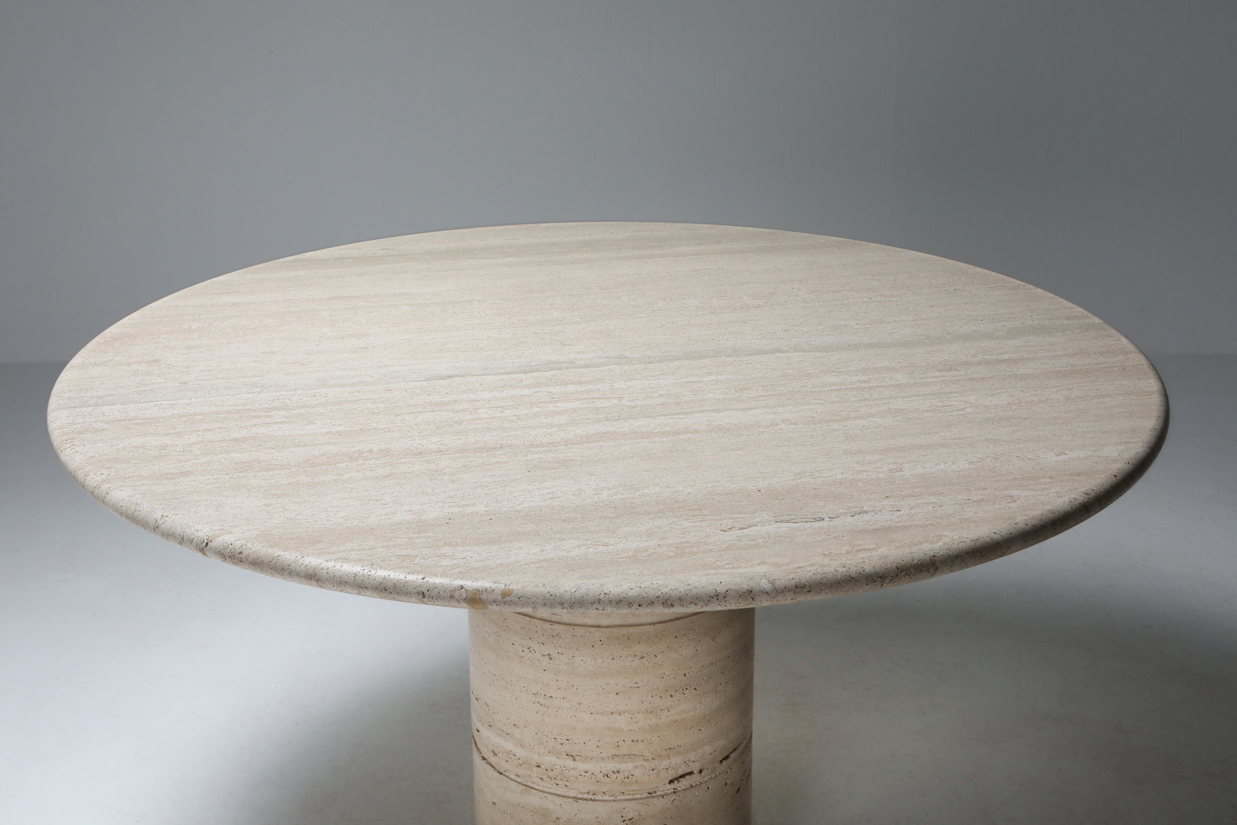Angelo Mangiarotti round travertine dining table - 1970s