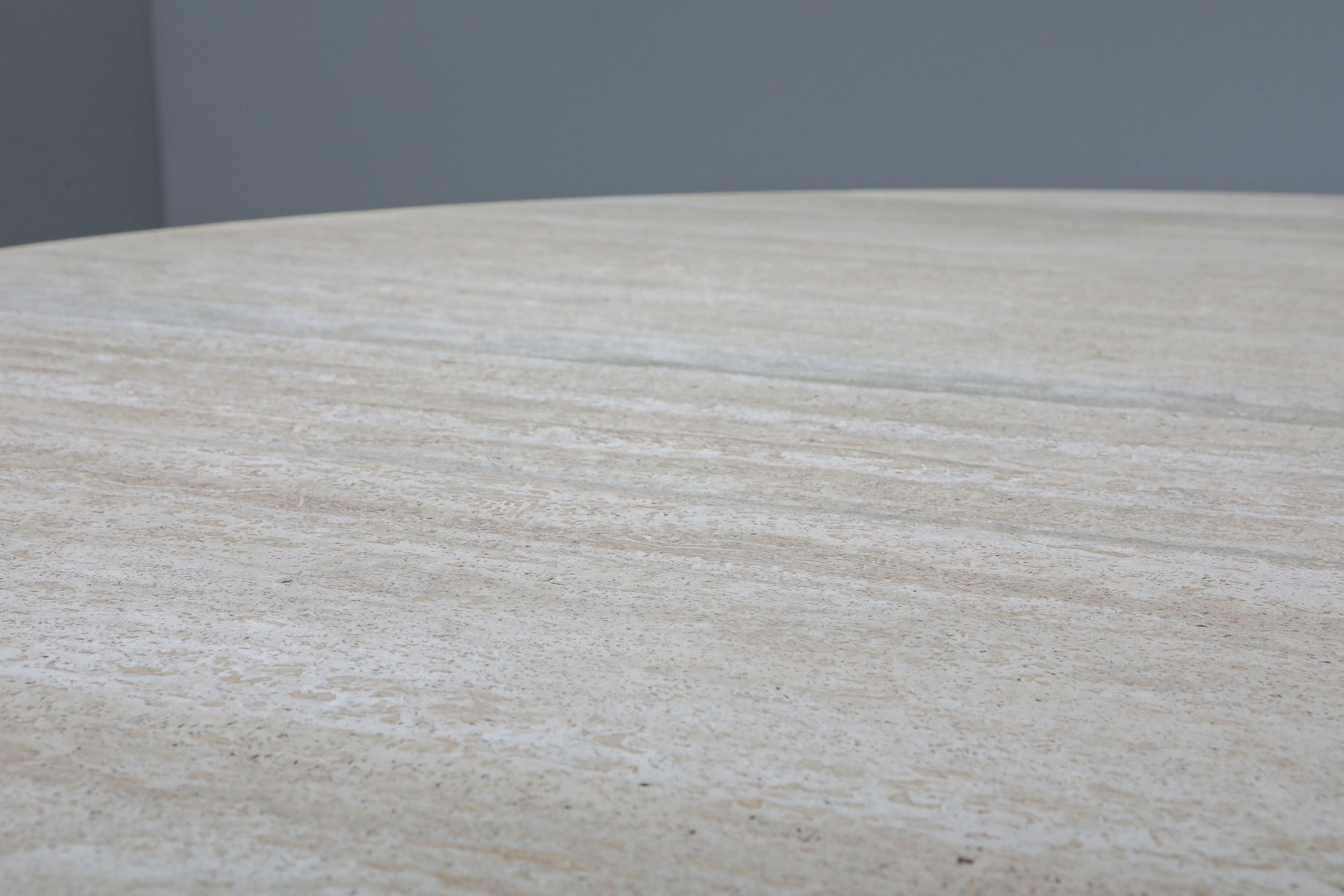 Angelo Mangiarotti round travertine dining table - 1970s