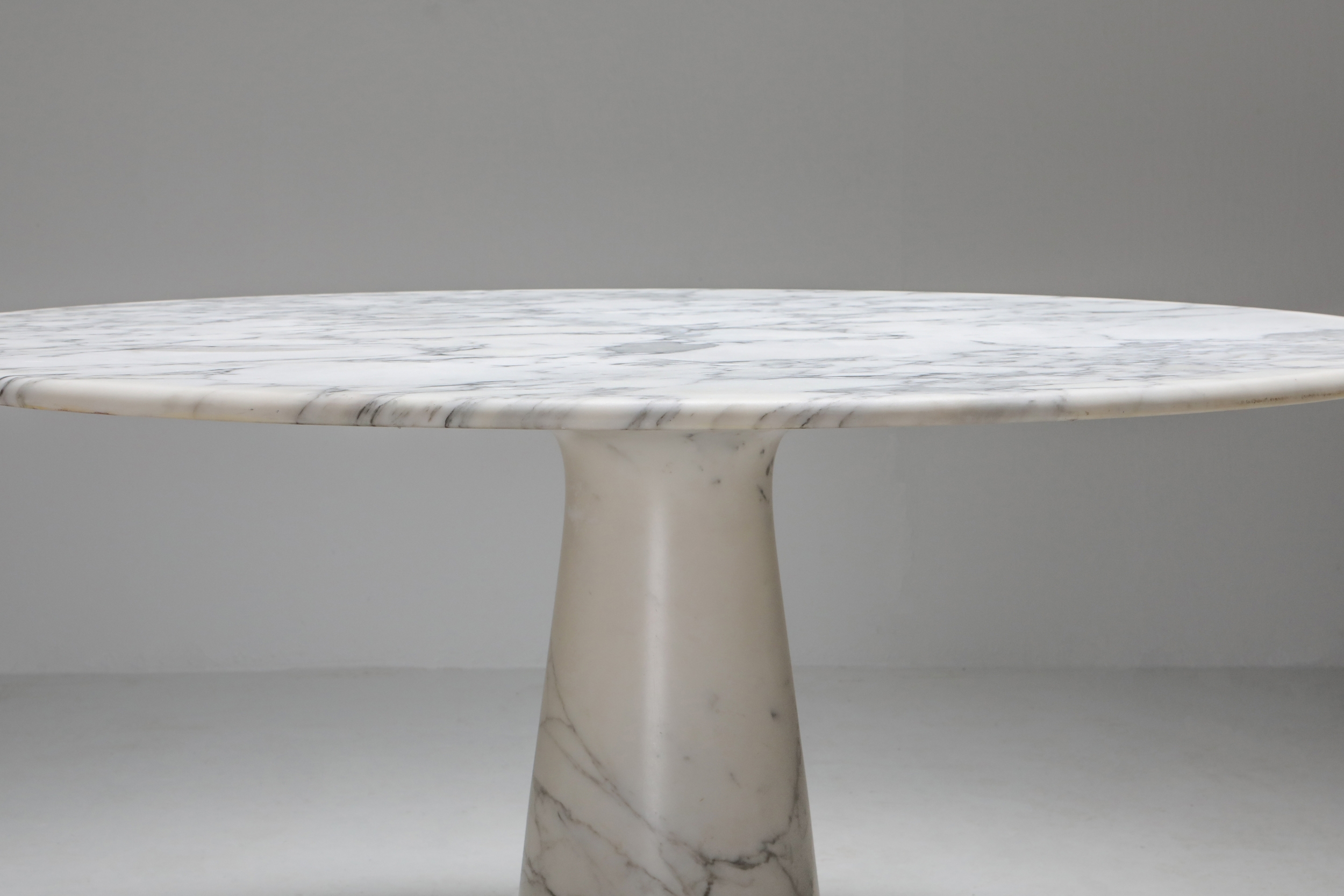 Calacatta marble dining table by Angelo Mangiarotti for Skipper - 1972