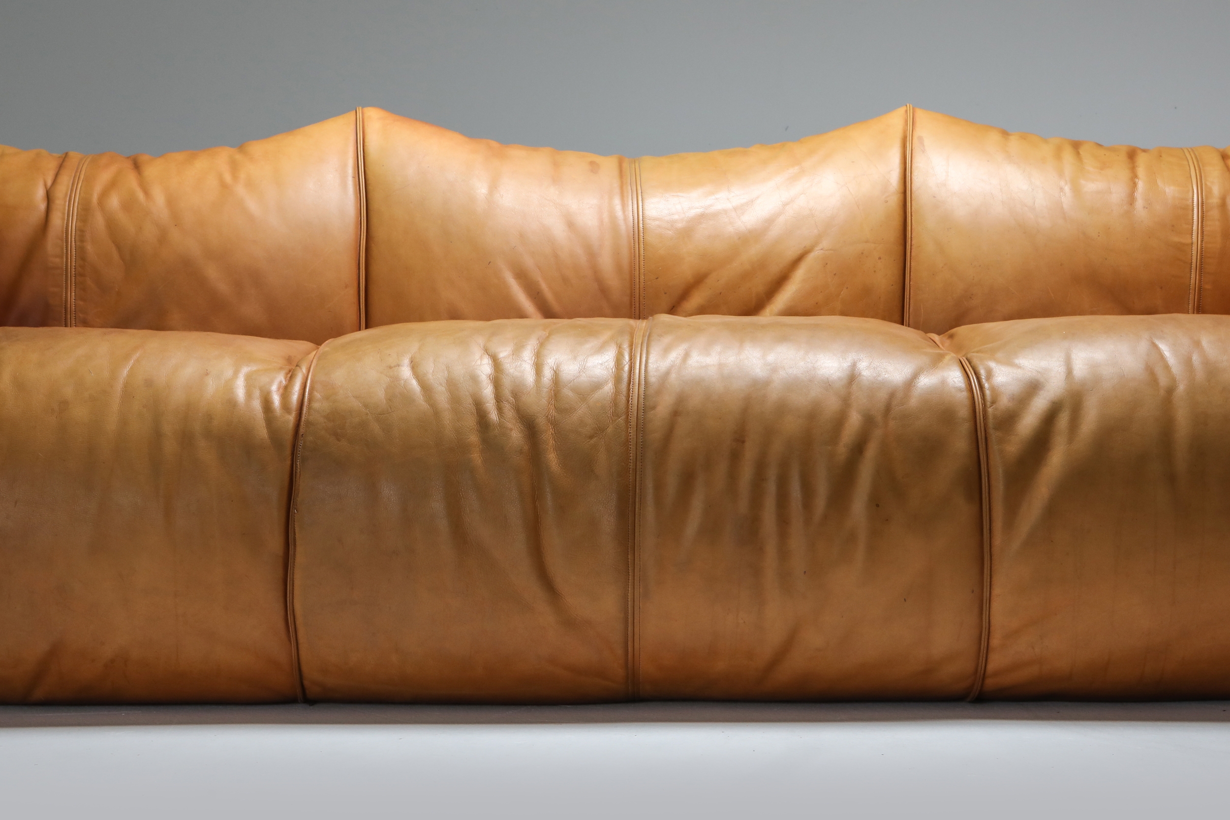 Mario Bellini 'Le Bambole' Three-Seat Couch in Tan Leather - 1970s