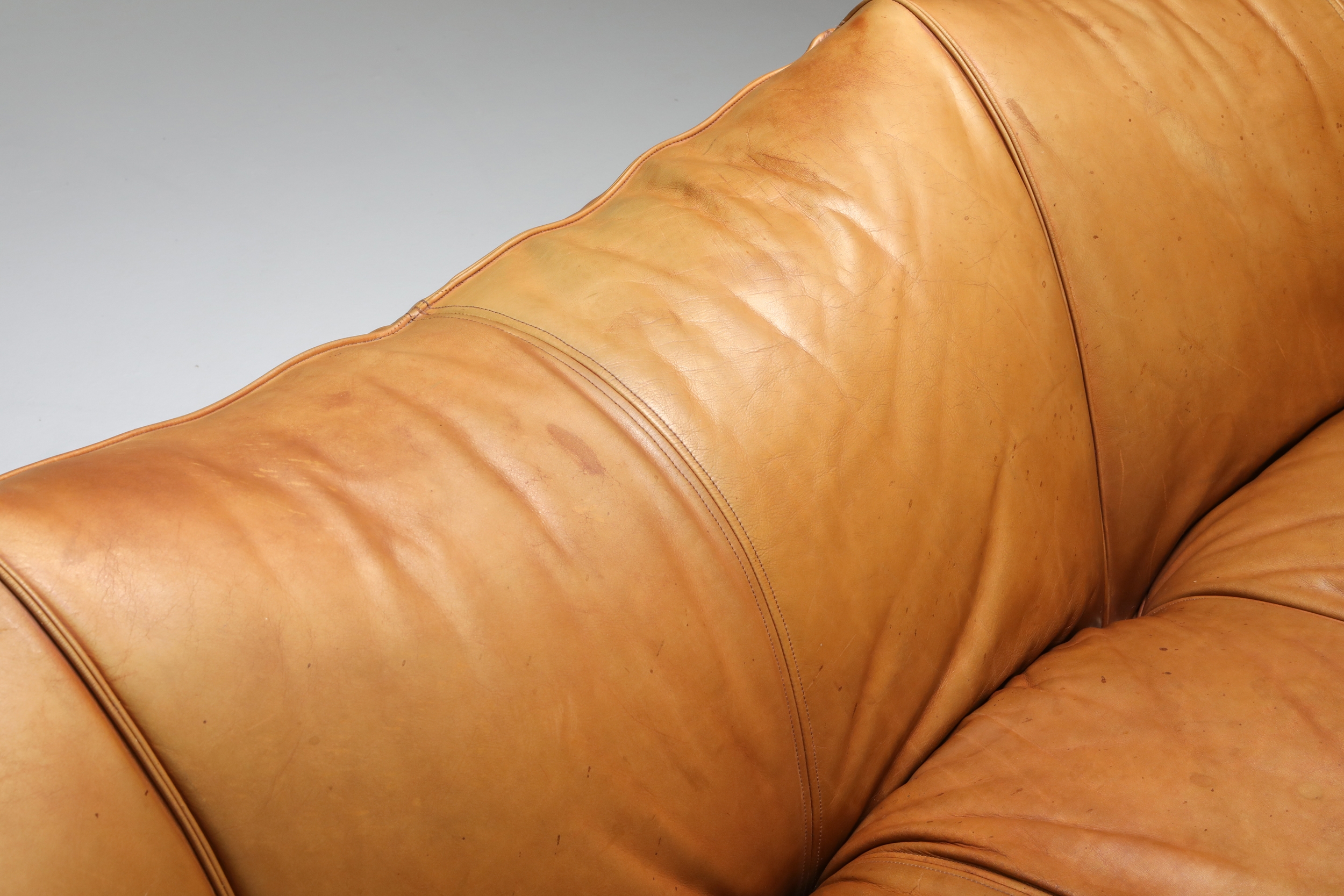 Mario Bellini 'Le Bambole' Three-Seat Couch in Tan Leather - 1970s