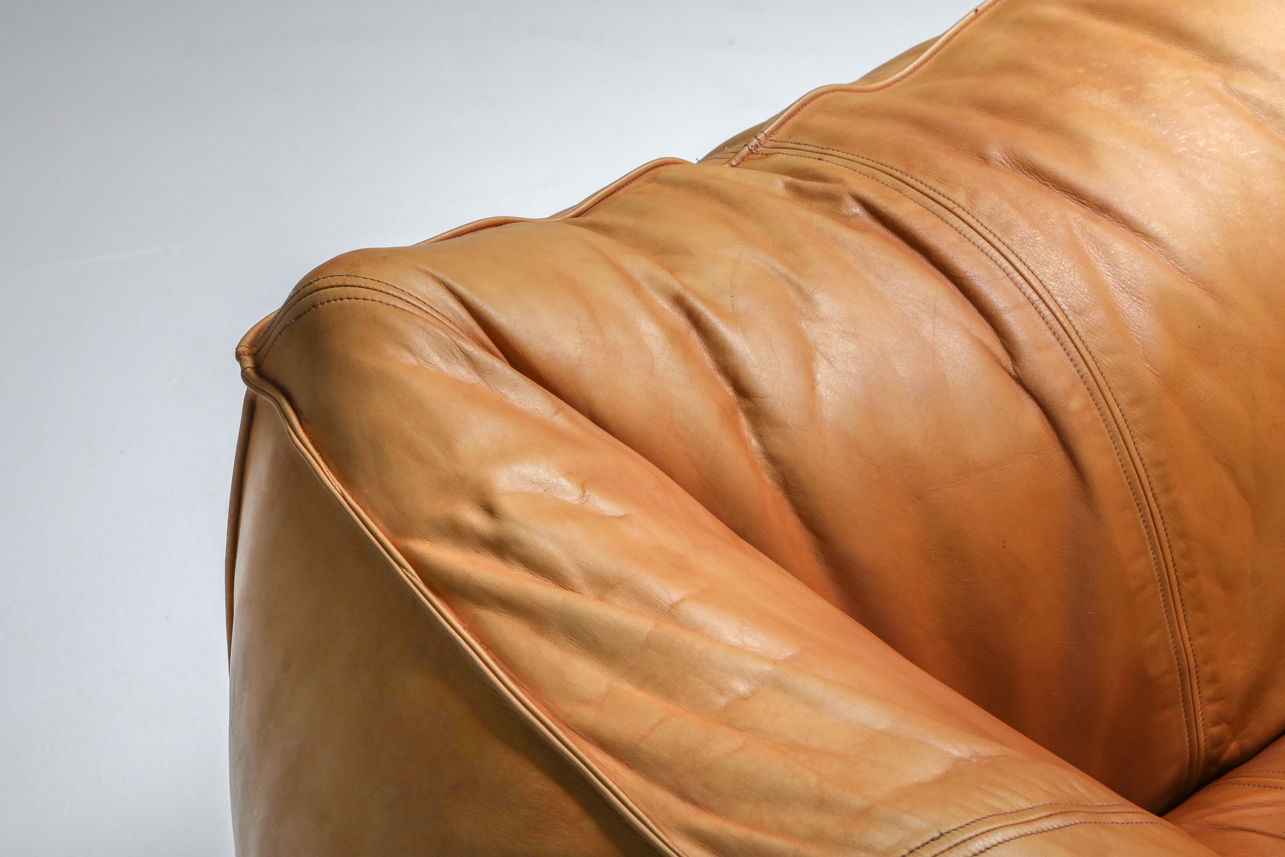 Mario Bellini 'Le Bambole' Three-Seat Couch in Tan Leather - 1970s