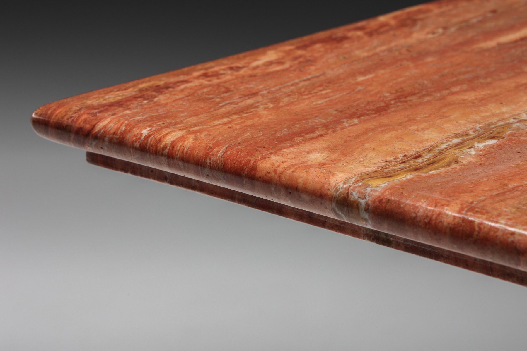 Mario Bellini's Red Travertine 'Il Collonato' Dining Table - 1970s
