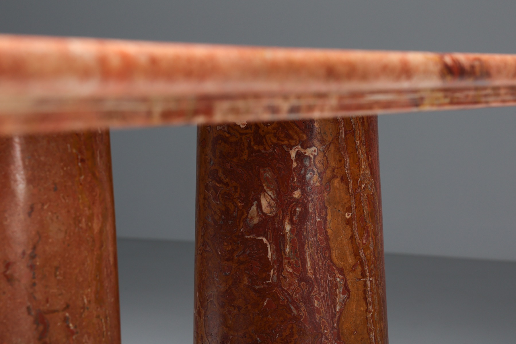 Mario Bellini's Red Travertine 'Il Collonato' Dining Table - 1970s