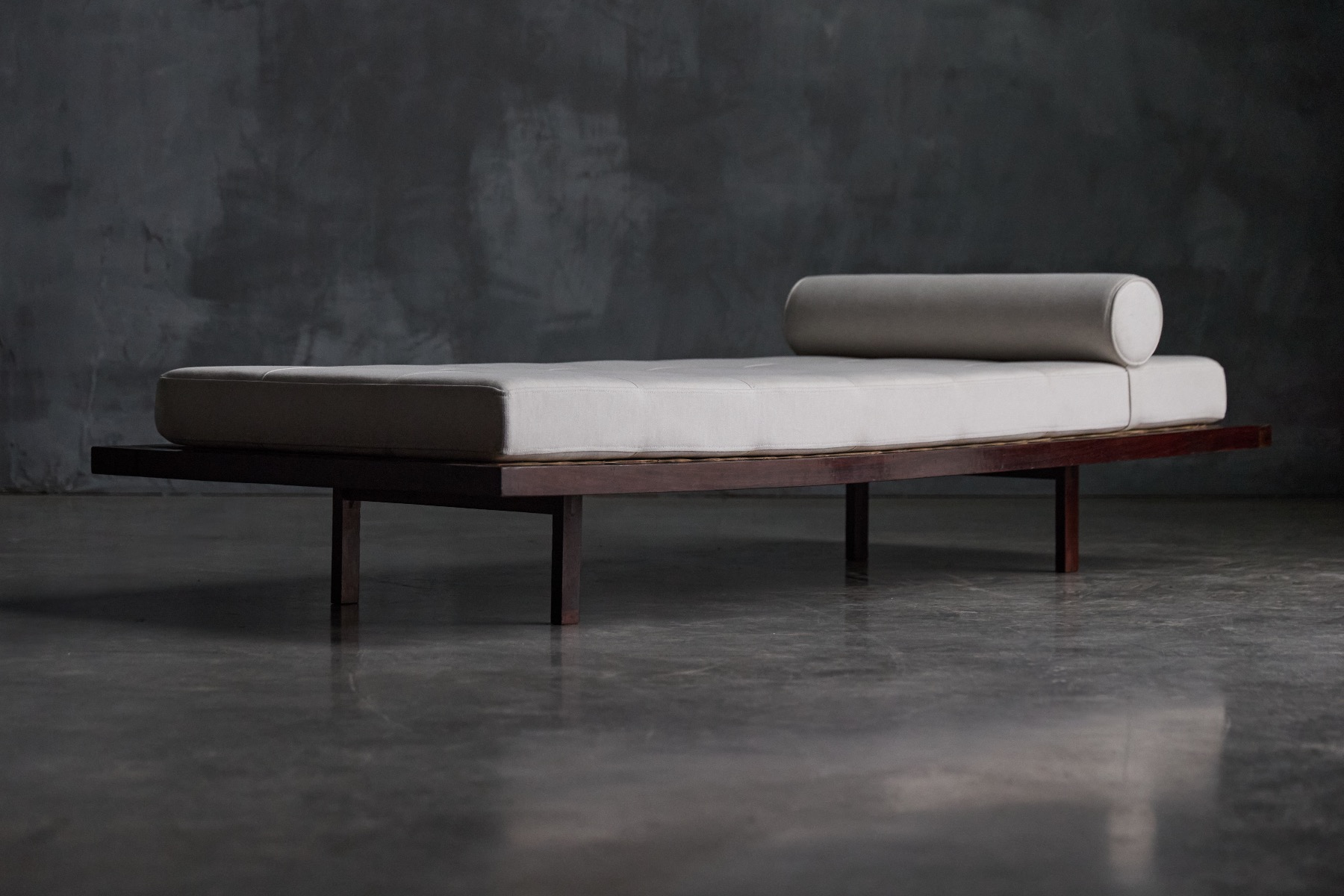 Rare Minimalist Daybed by Jorge Zalszupin - 1960s