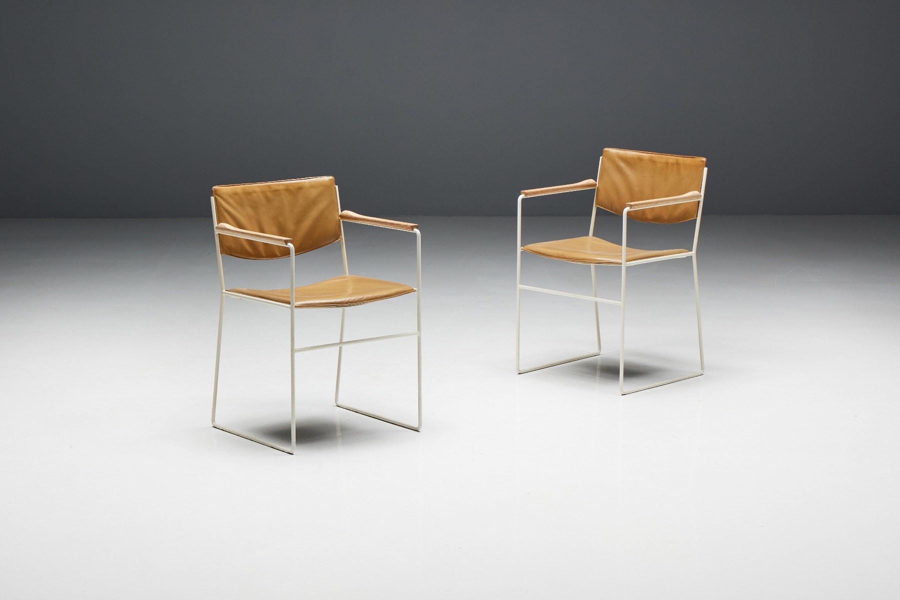 Modernist Dining Chairs in Metal and Camel Leather - 1980s