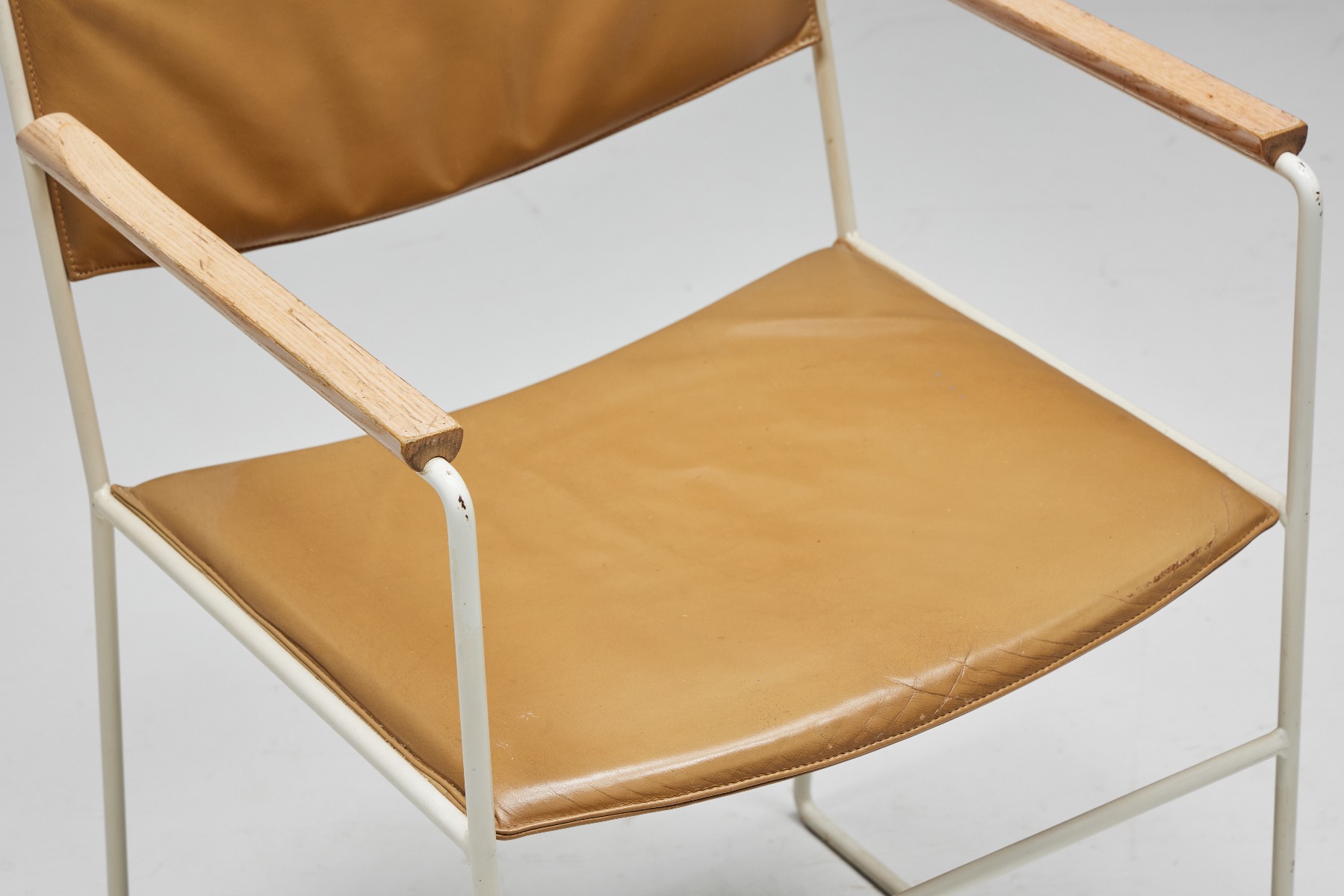 Modernist Dining Chairs in Metal and Camel Leather - 1980s
