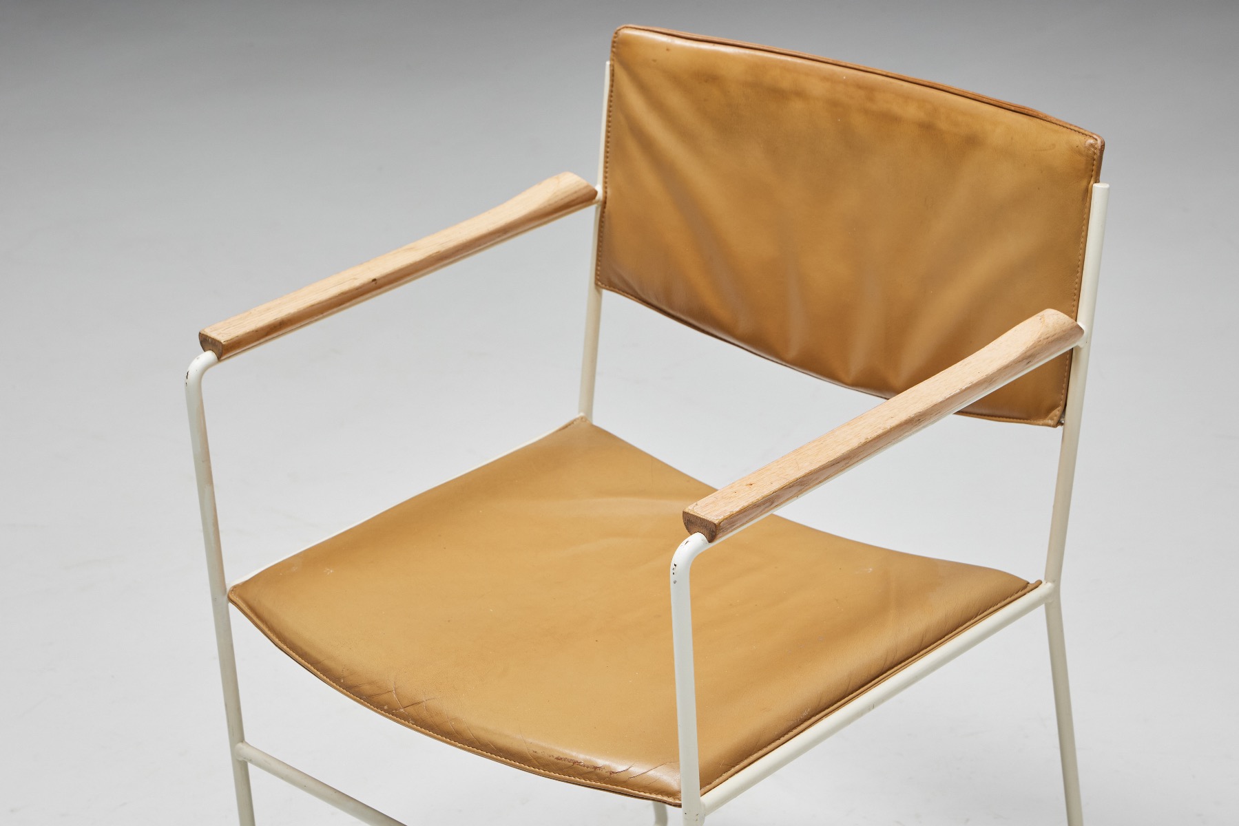 Modernist Dining Chairs in Metal and Camel Leather - 1980s