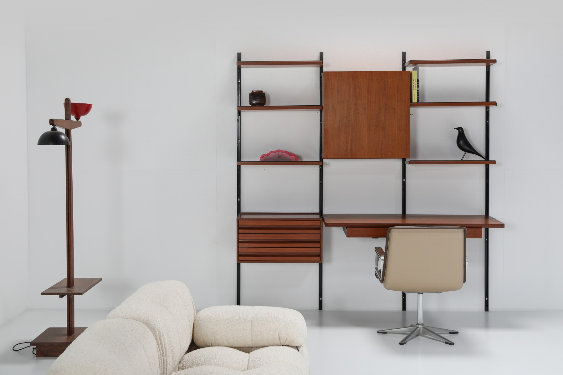 Wall bookcase E22 by Osvaldo Borsani for Tecno - 1960's