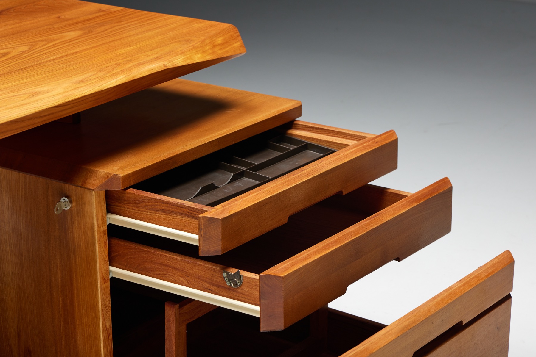Pierre Chapo B40 Desk in Solid Elm - 1960s
