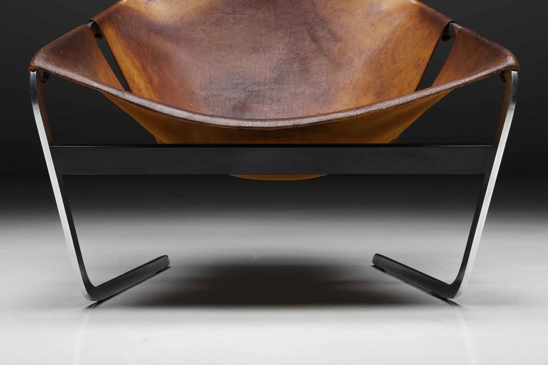 Pierre Paulin F444 Leather Lounge Chair Artifort - 1970's