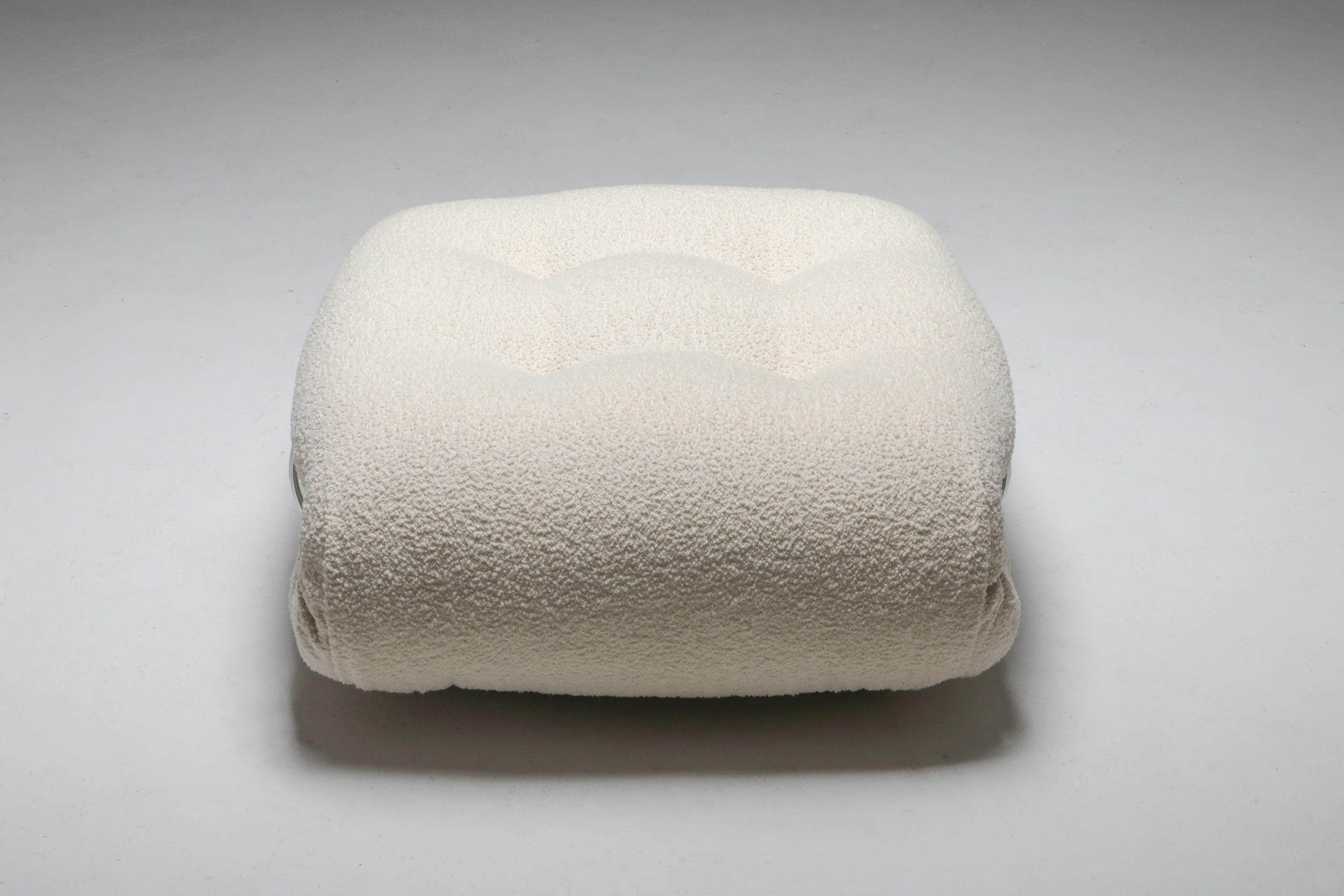 Soriana Lounge chair & Ottoman in Bouclé by Afra & Tobia Scarpa - 1969