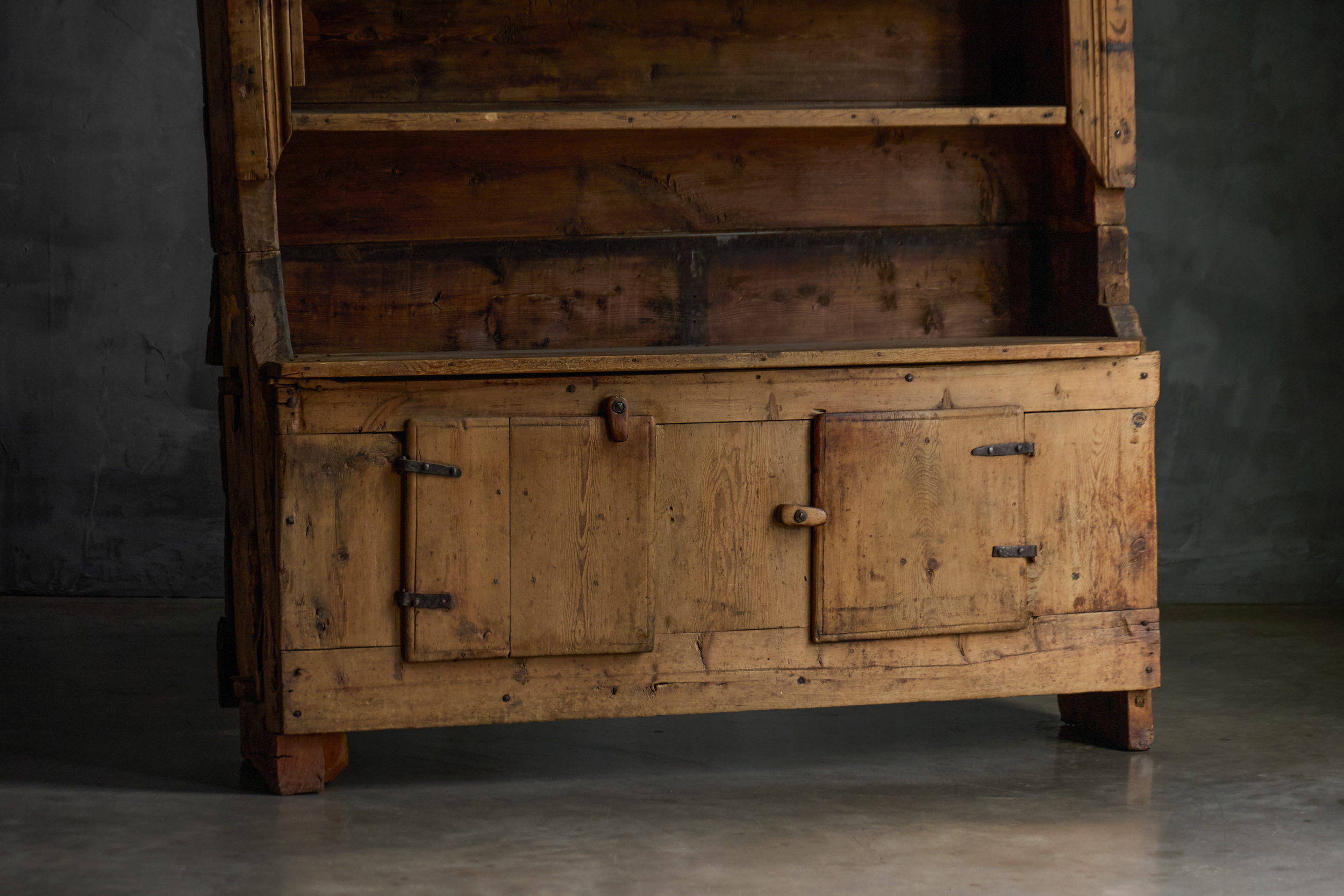 Rustic Art Populaire Pine Dresser, France - 19th Century 