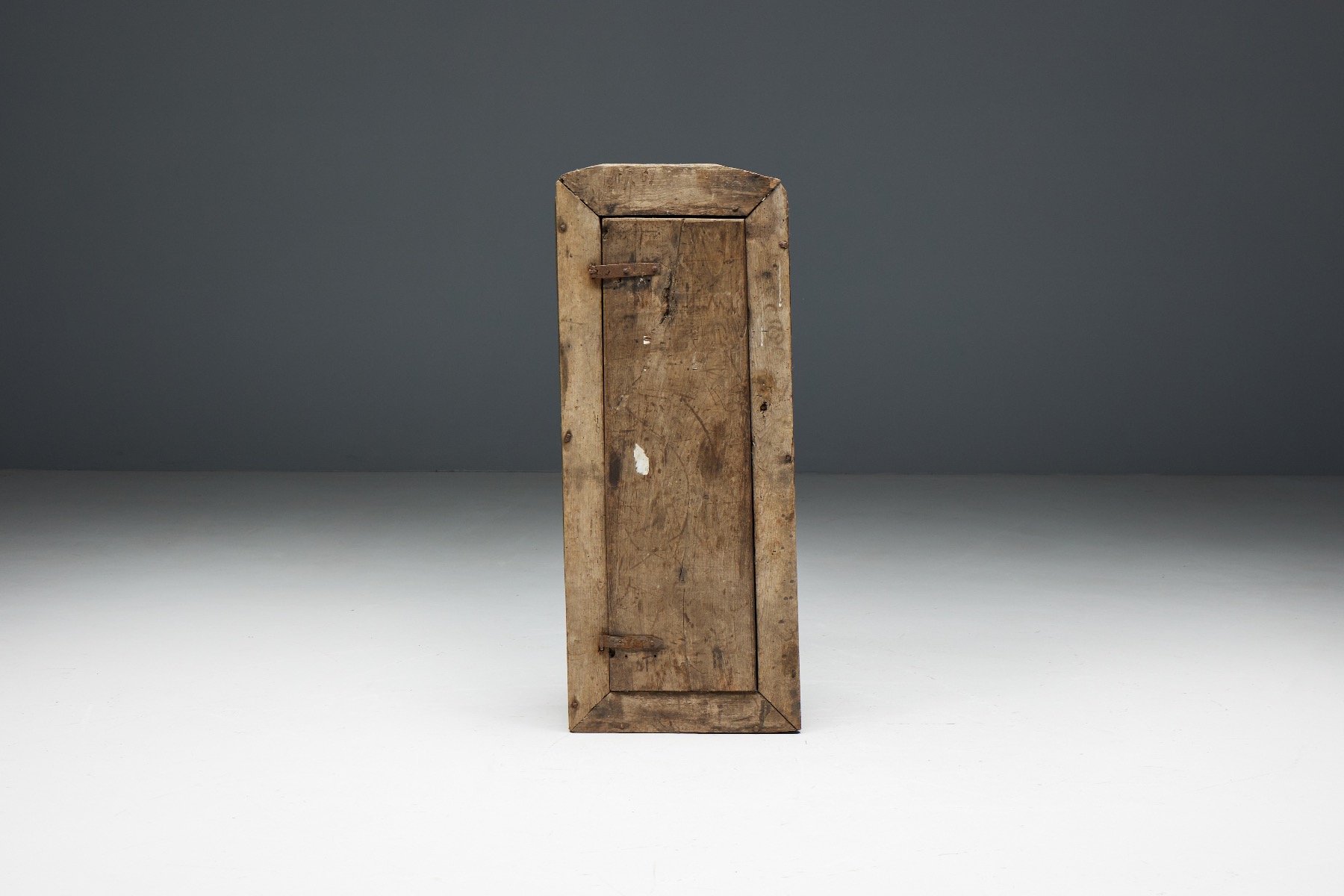 Rustic Travail Populaire Cupboard - 18th Century