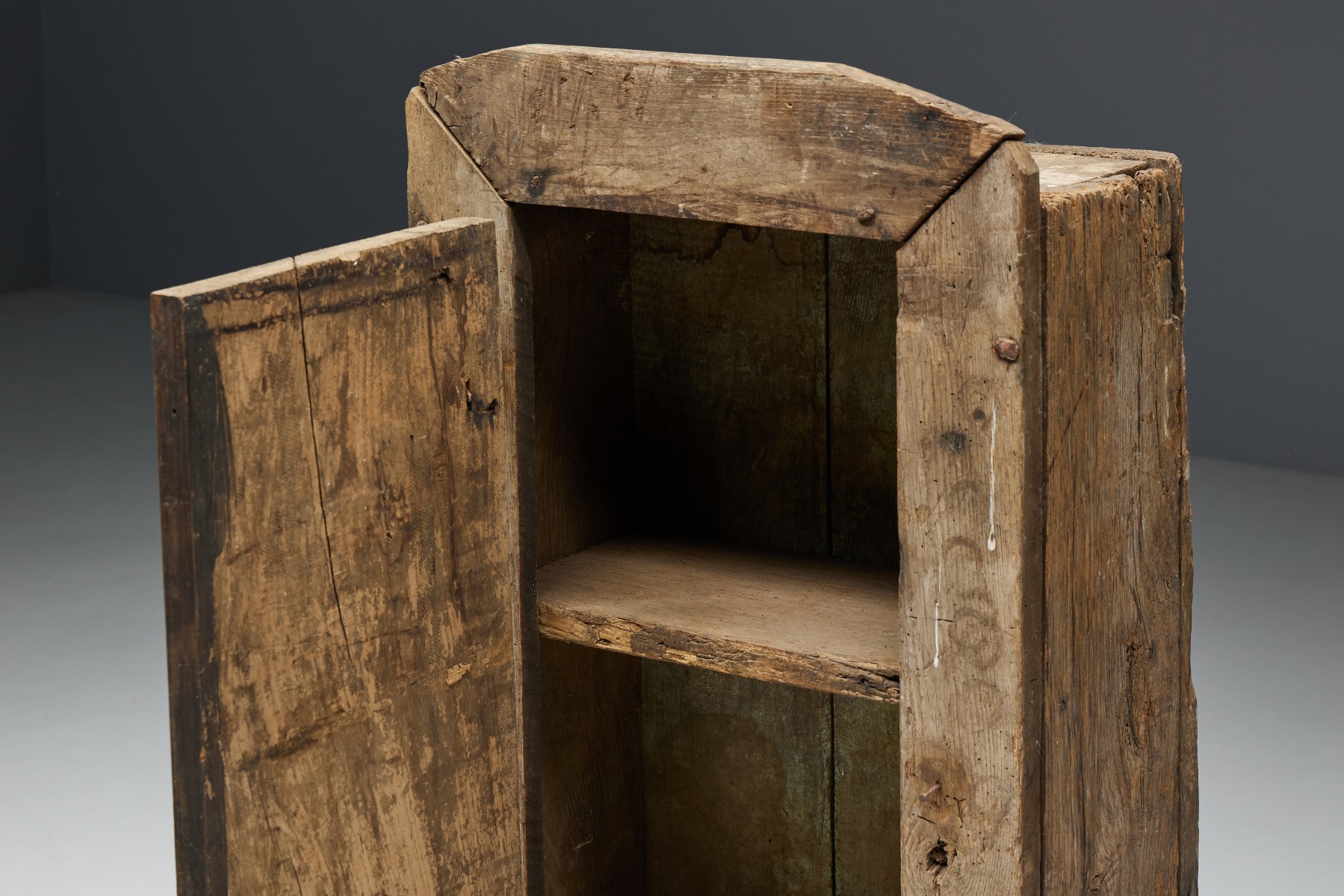Rustic Travail Populaire Cupboard - 18th Century