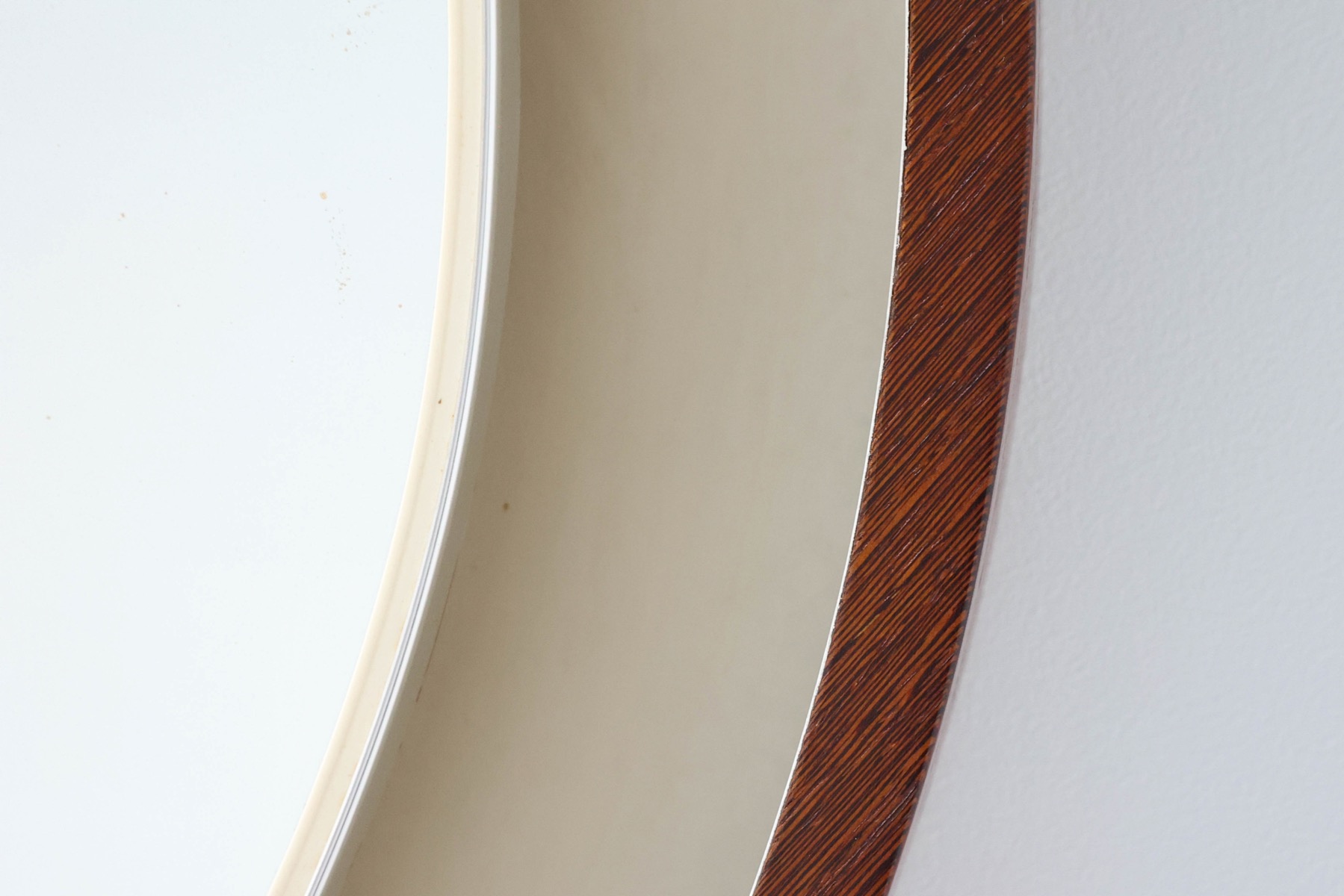 Scandinavian Floating Round Mirror With Light - 1990's