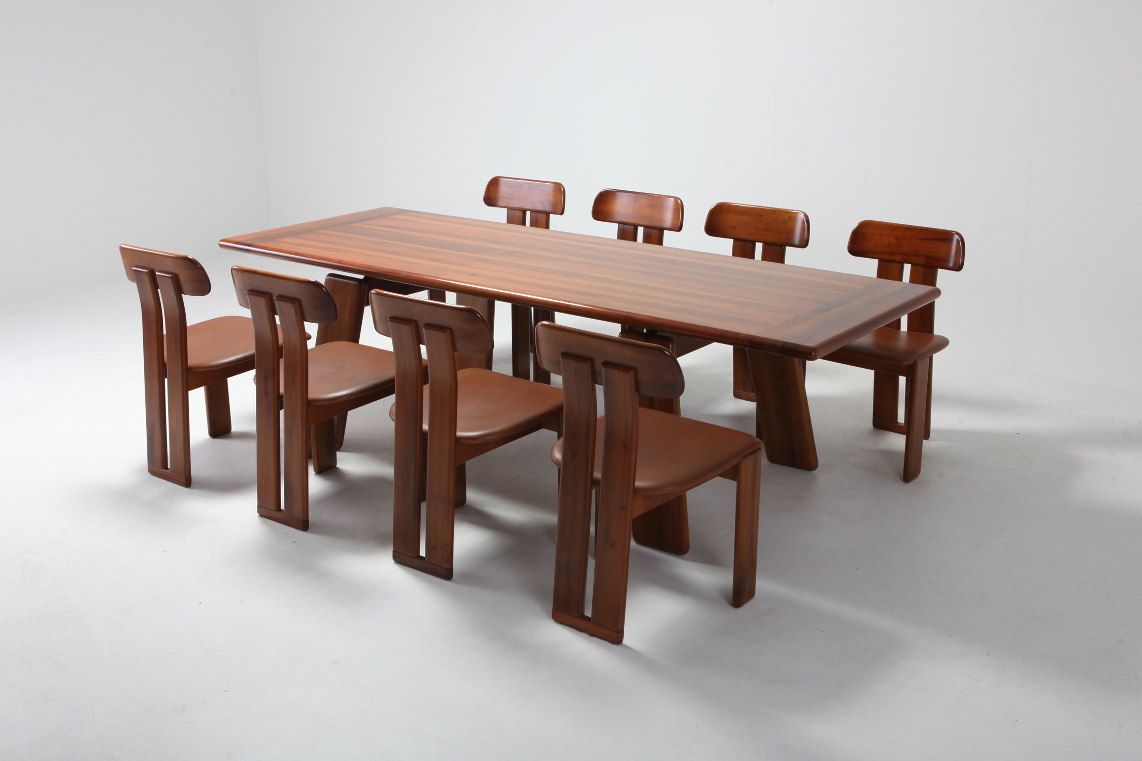 Postmodern Walnut Dining Table by Afra & Tobia Scarpa - 1980s