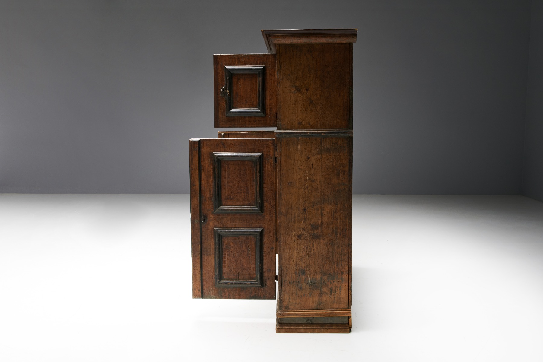 Travail Populaire Alpine Cabinet - 18th Century