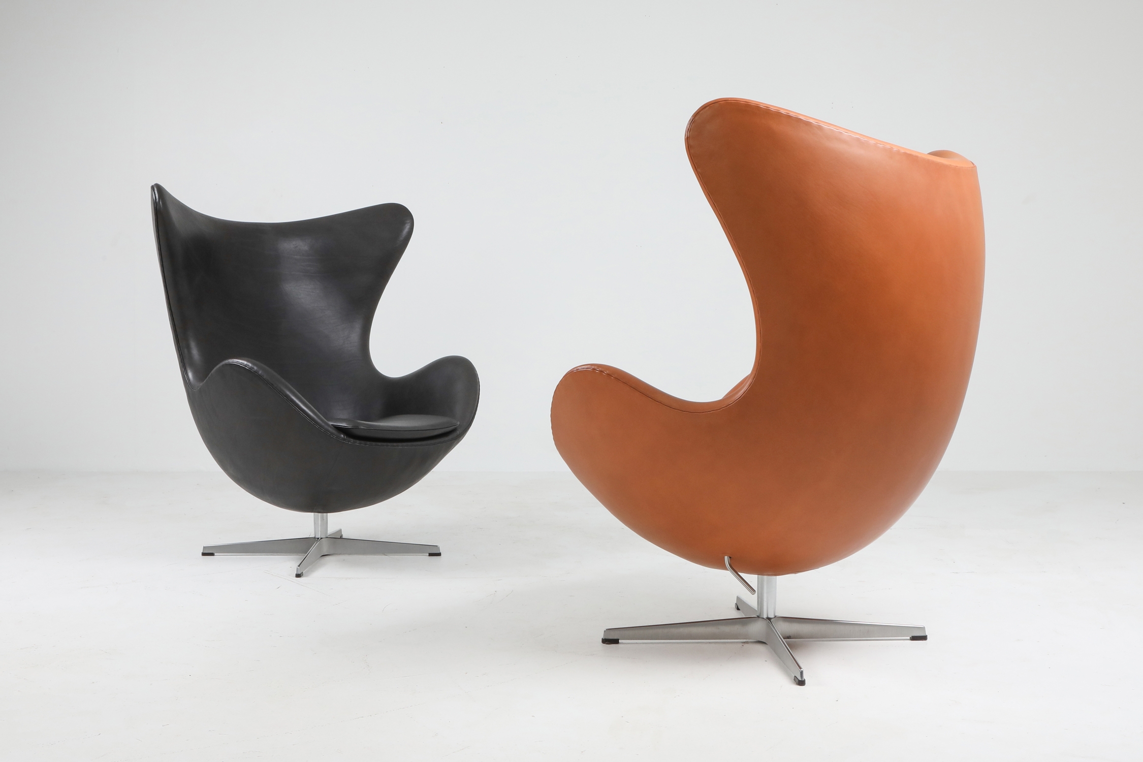 Black leather Egg chair by Arne Jacobsen for Fritz Hansen - 2009
