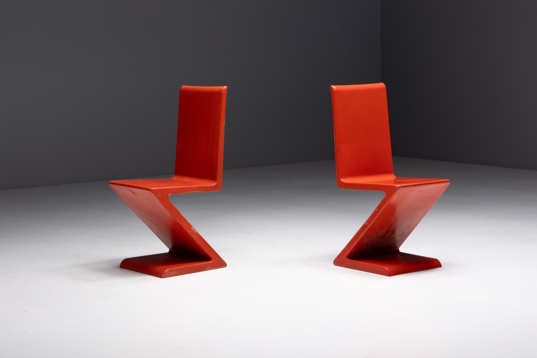 Zig-Zag Style Fiberglass Chair, Italy – 1970s