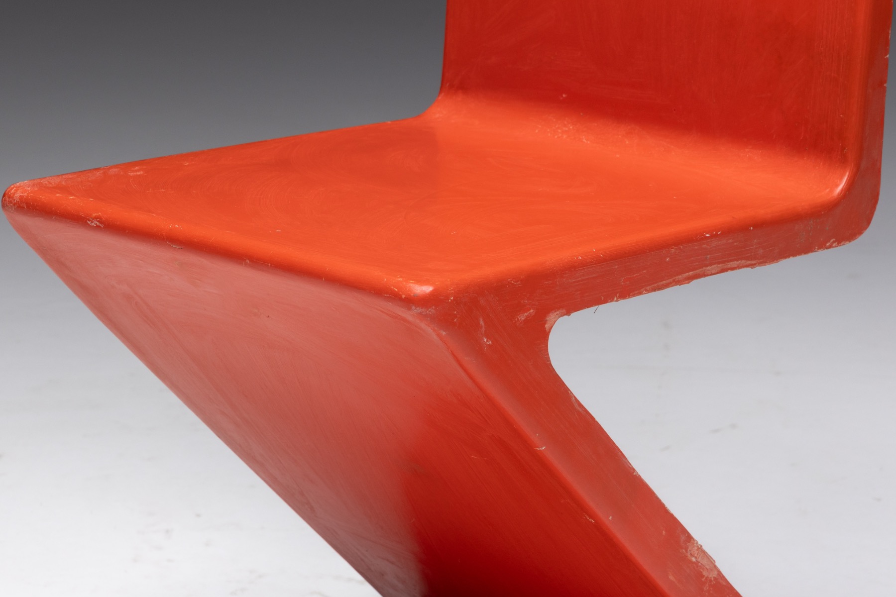 Zig-Zag Style Fiberglass Chair, Italy – 1970s