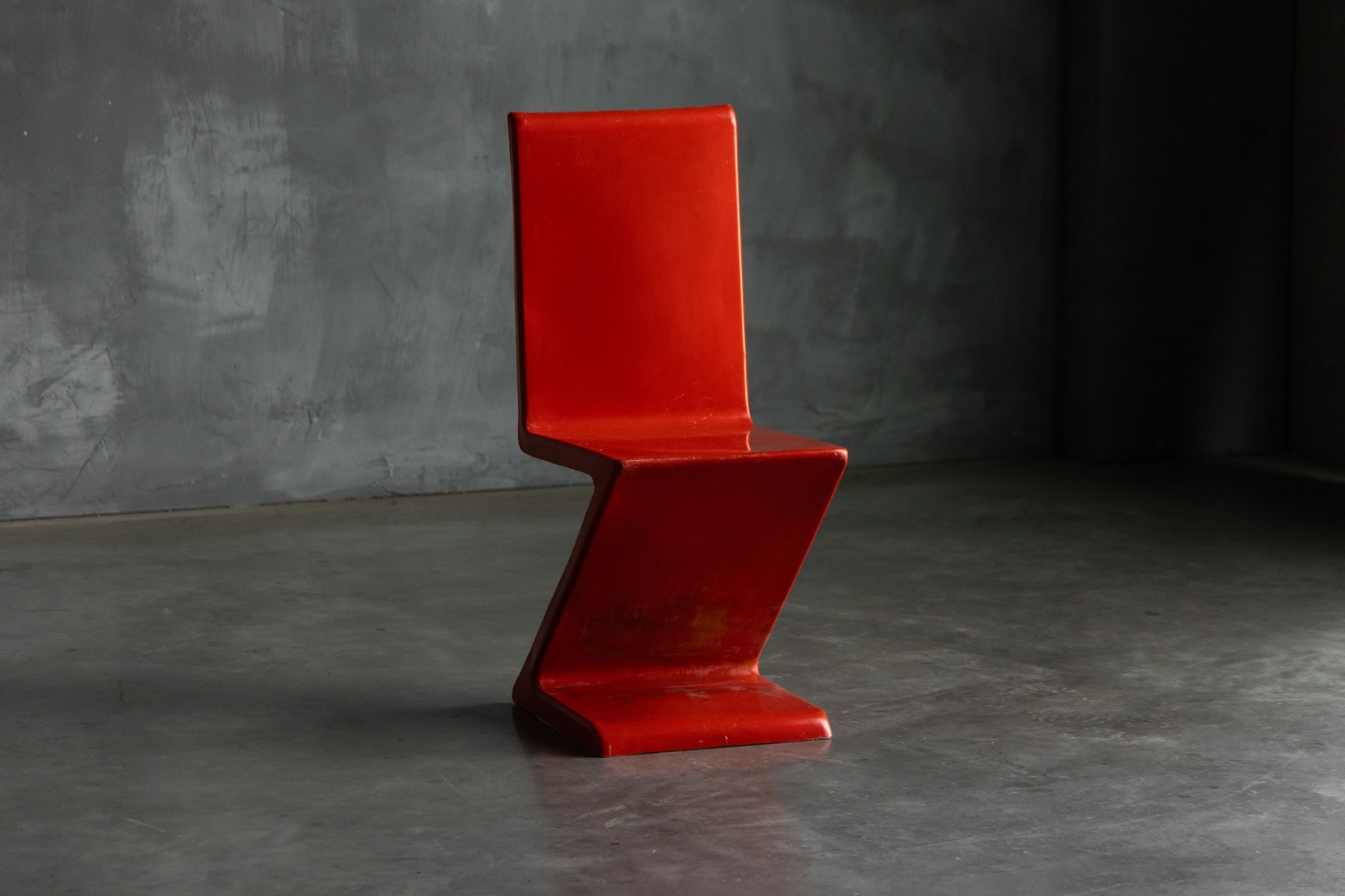 Zig-Zag Style Fiberglass Chair, Italy – 1970s