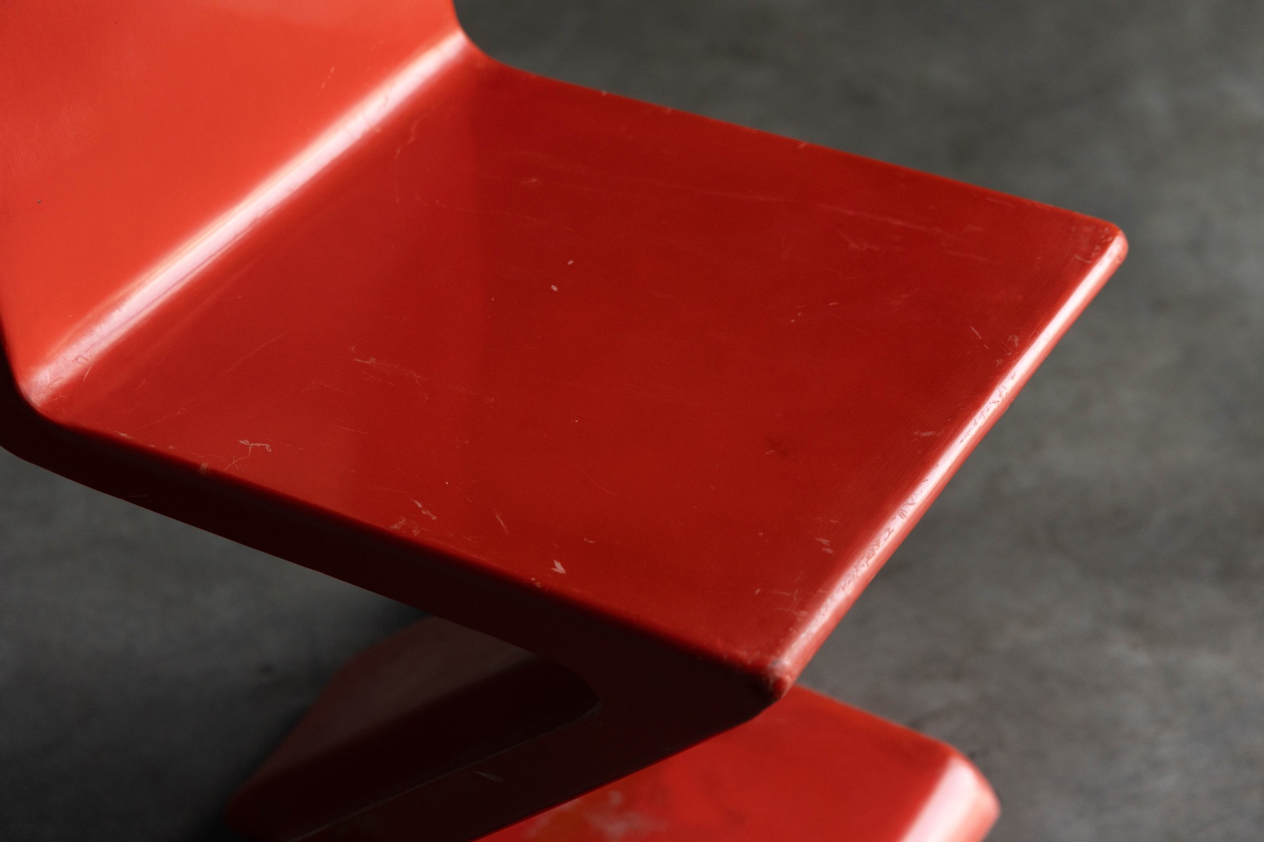 Zig-Zag Style Fiberglass Chair, Italy – 1970s