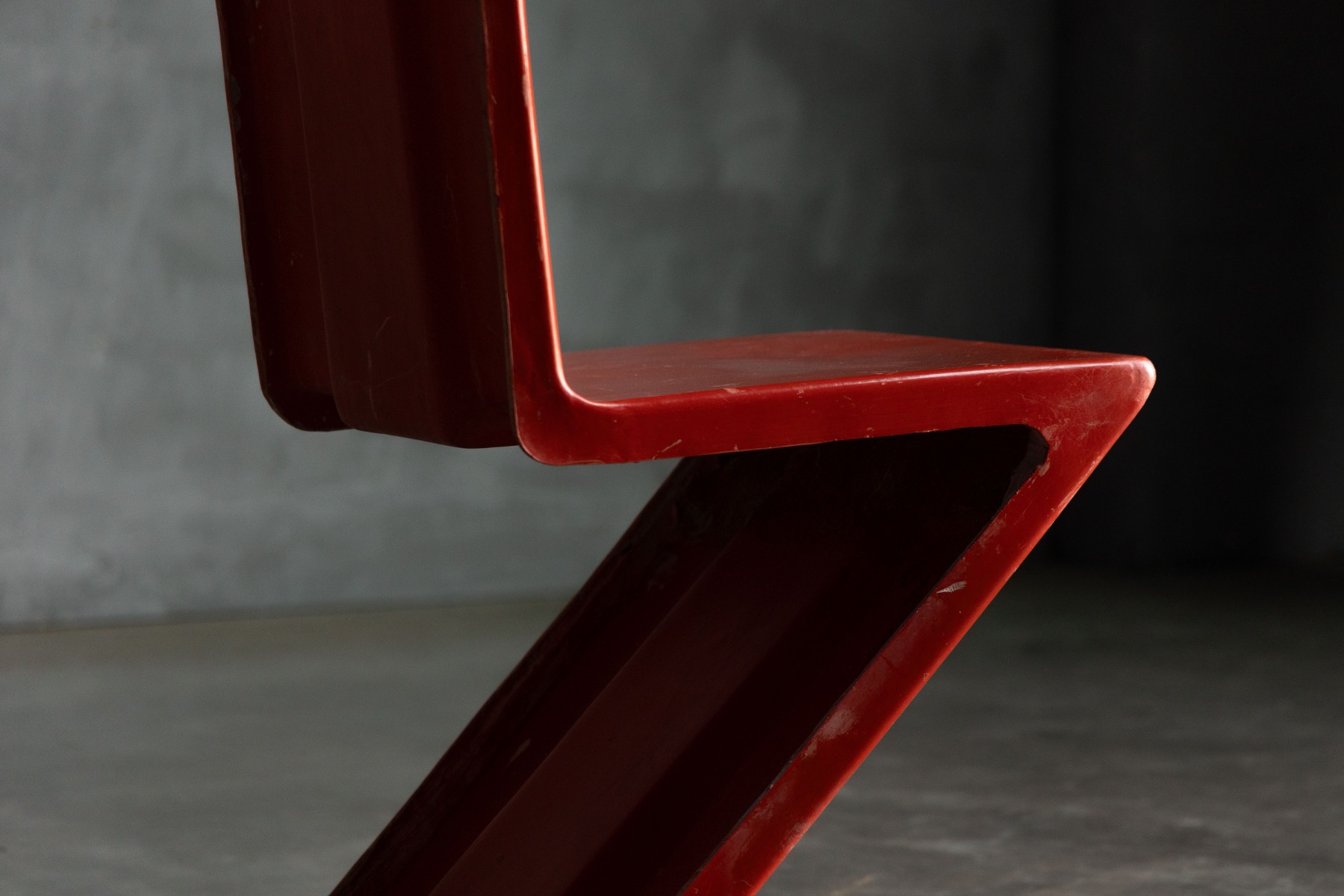 Zig-Zag Style Fiberglass Chair, Italy – 1970s